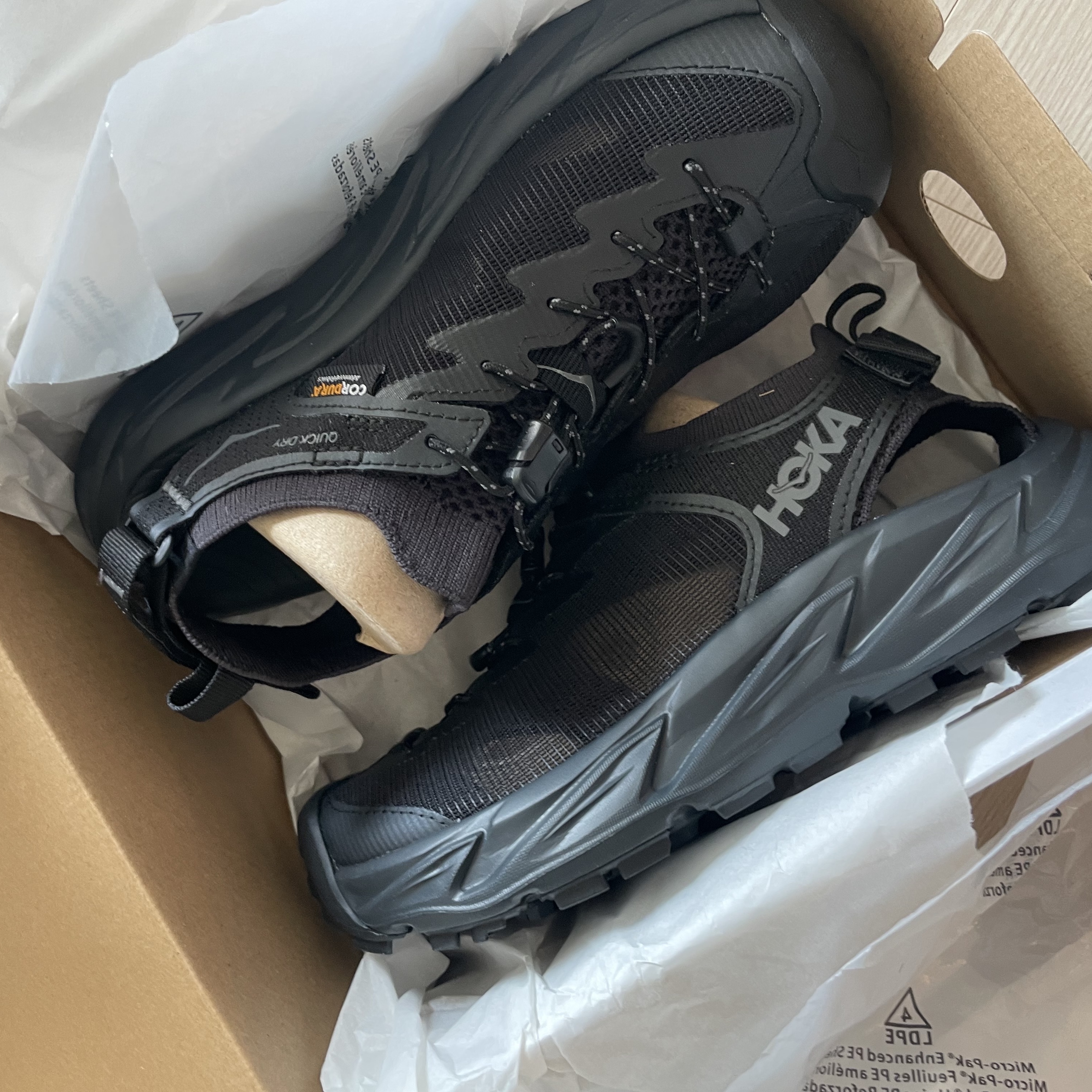 (W) Hoka Hopara 2 Black 착용 스타일 - 2