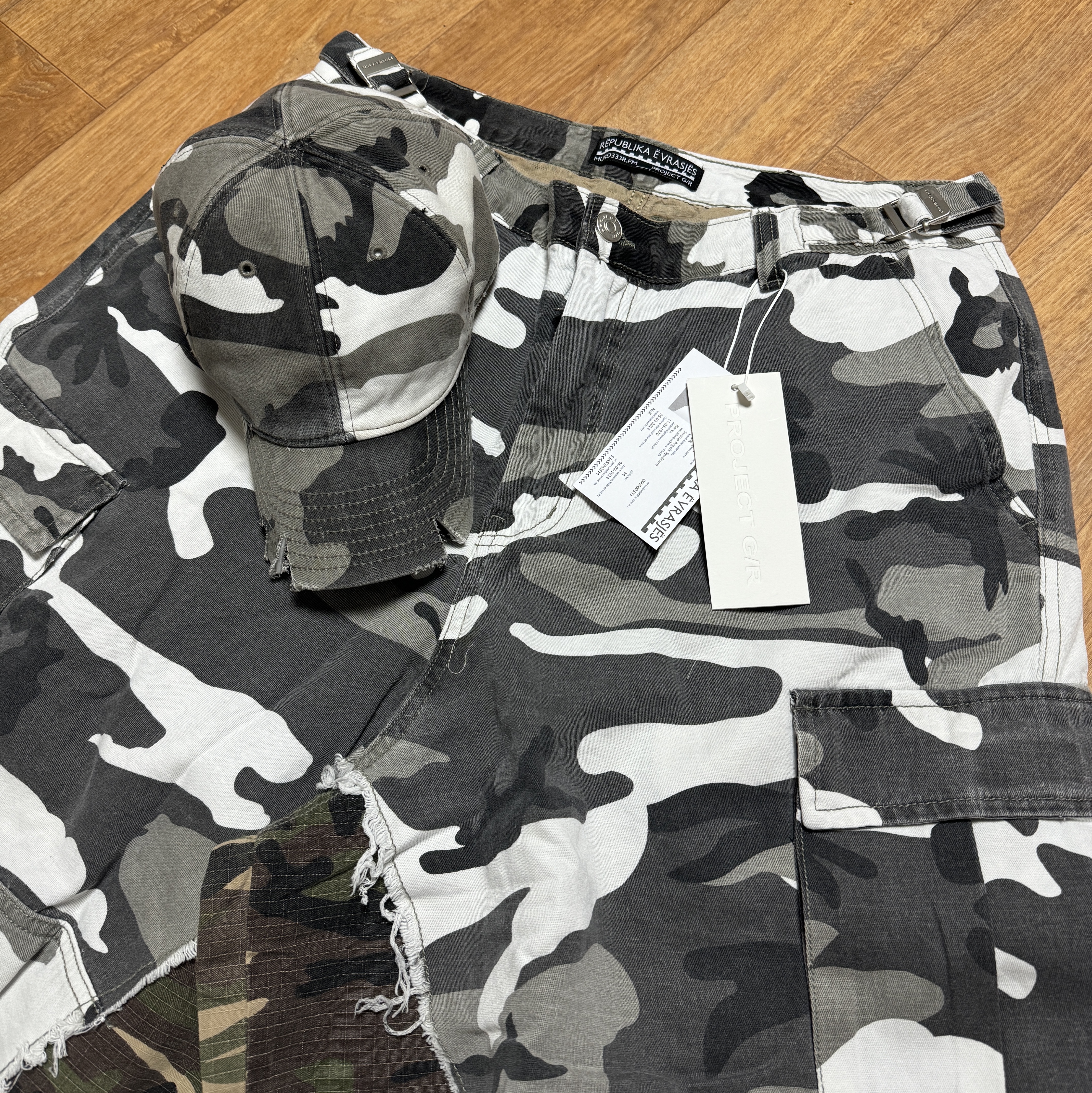 Project G/R x MFM333. Layered Skirt Camo Cargo Shorts Multi Camo, Project G/R Crashed Cap City Camo 착용 스타일