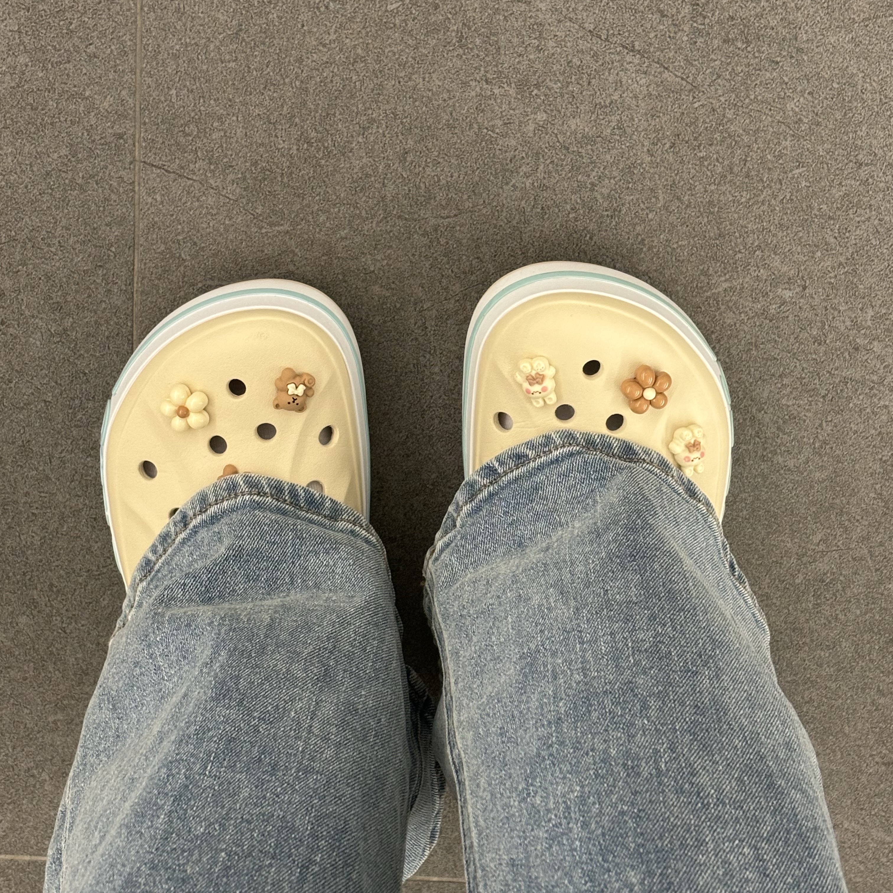 Crocs Bayaband Clog Winter White Multi 착용 스타일