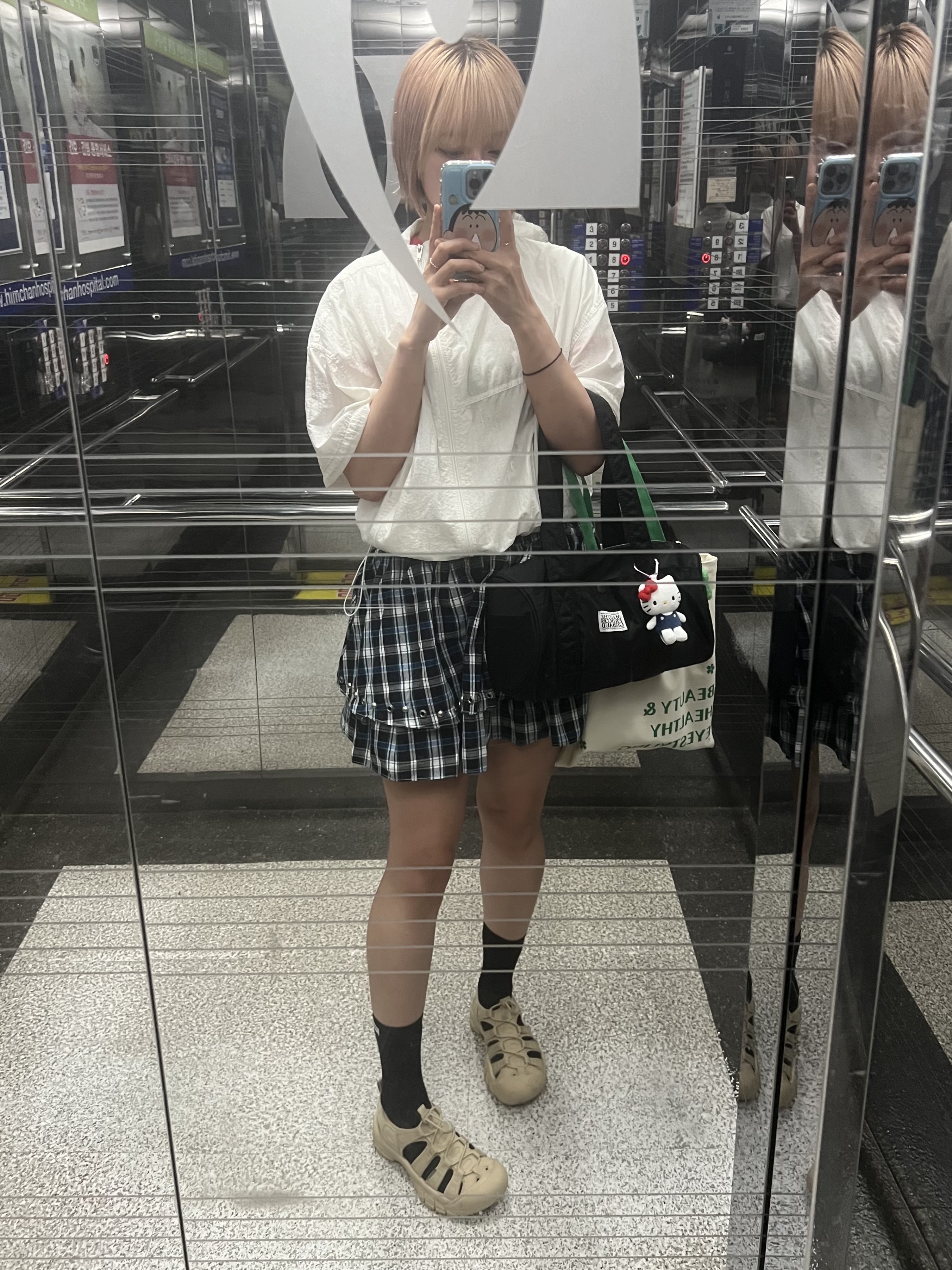 (W) Keen Newport H2 Monochrome Safari, Marithe Francois Girbaud x Inisfree Denim Bag Blue 착용 스타일