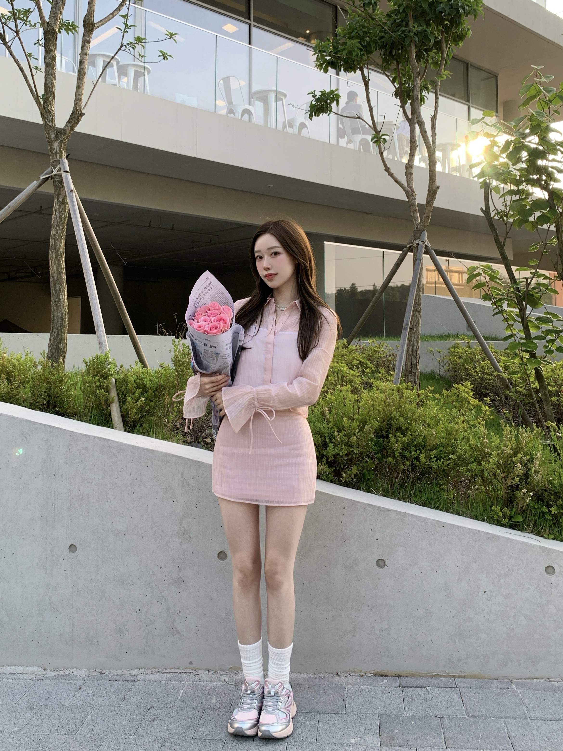 Fila Interun Pink Blossom, Vivienne Westwood Mini Bas Relief Choker Silver 착용 스타일