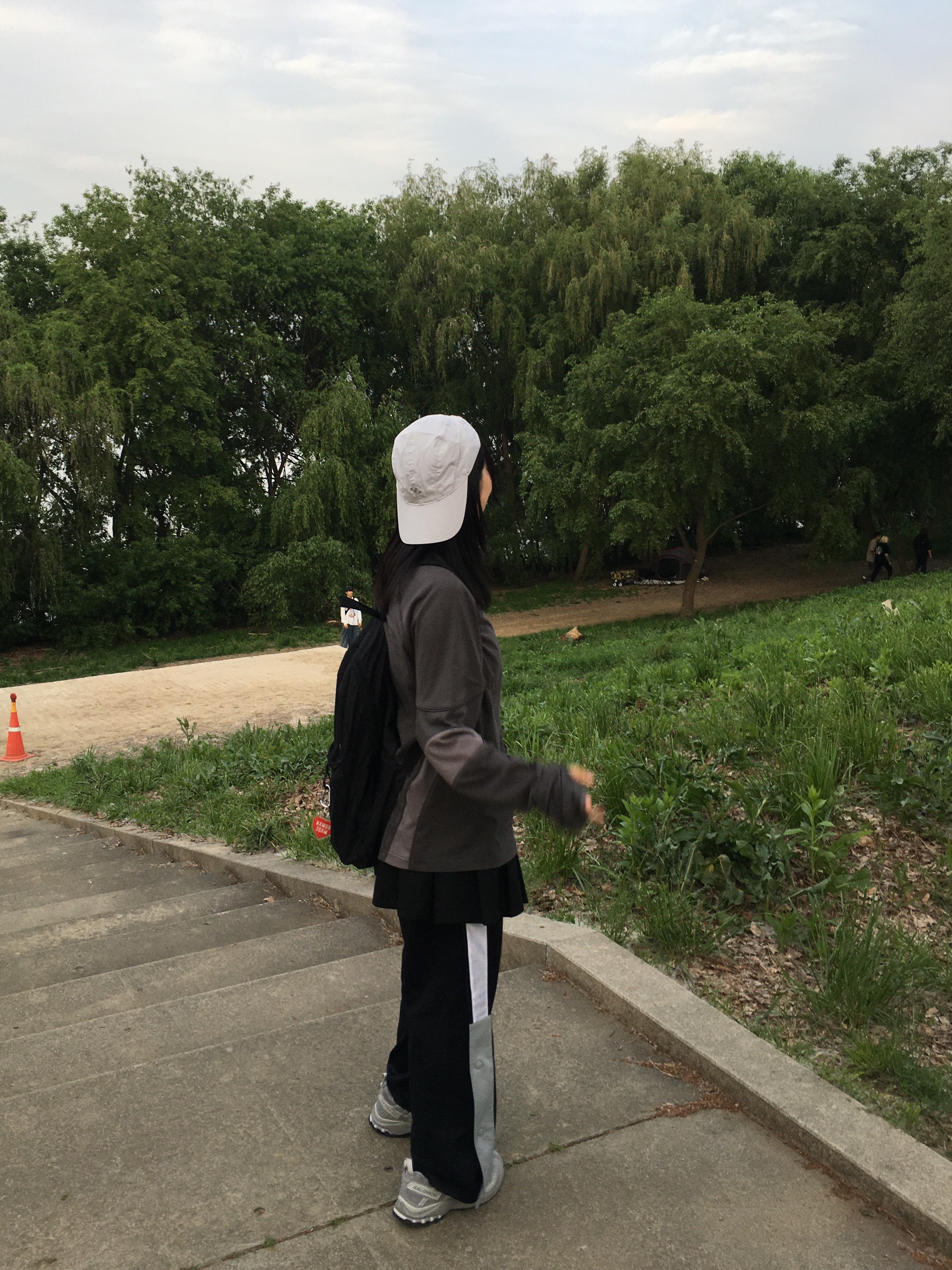 Sansan Gear Piping Block Long Sleeves Charcoal - 24SS, Sansan Gear Nylon Wing Cap Grey - 22FW 착용 스타일 - 3