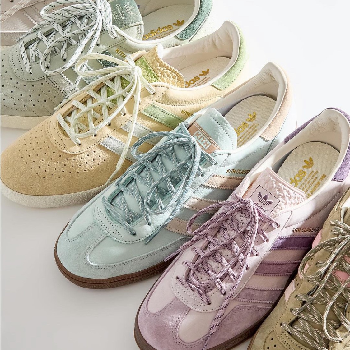 Adidas x Clarks x Ronnie Fieg 8th Street Samba Chalk White Collegiate Green, Adidas x Kith Indoor Super Gum 착용 스타일 - 6