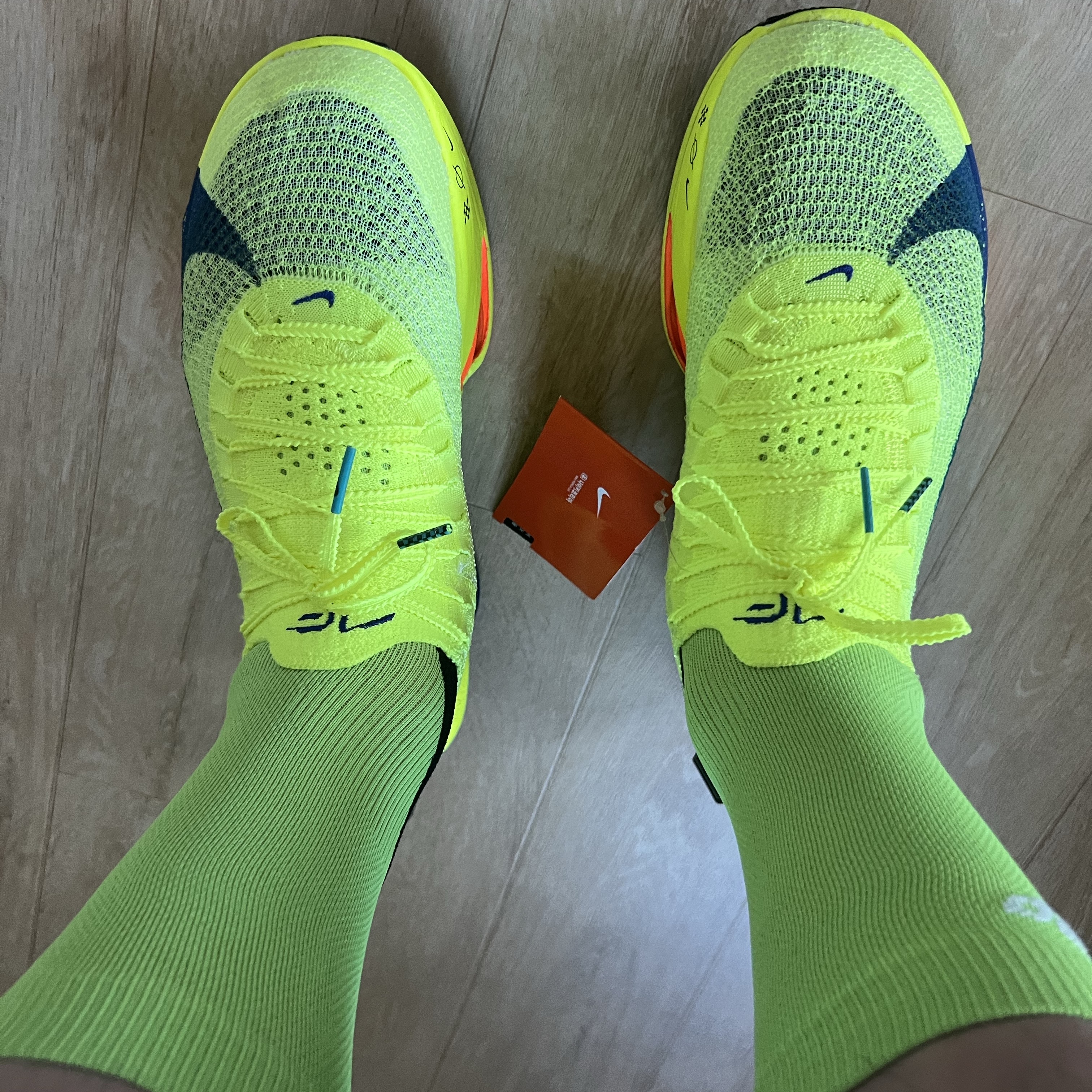 Nike Air Zoom Alphafly Next% 3 Volt 착용 스타일 - 1
