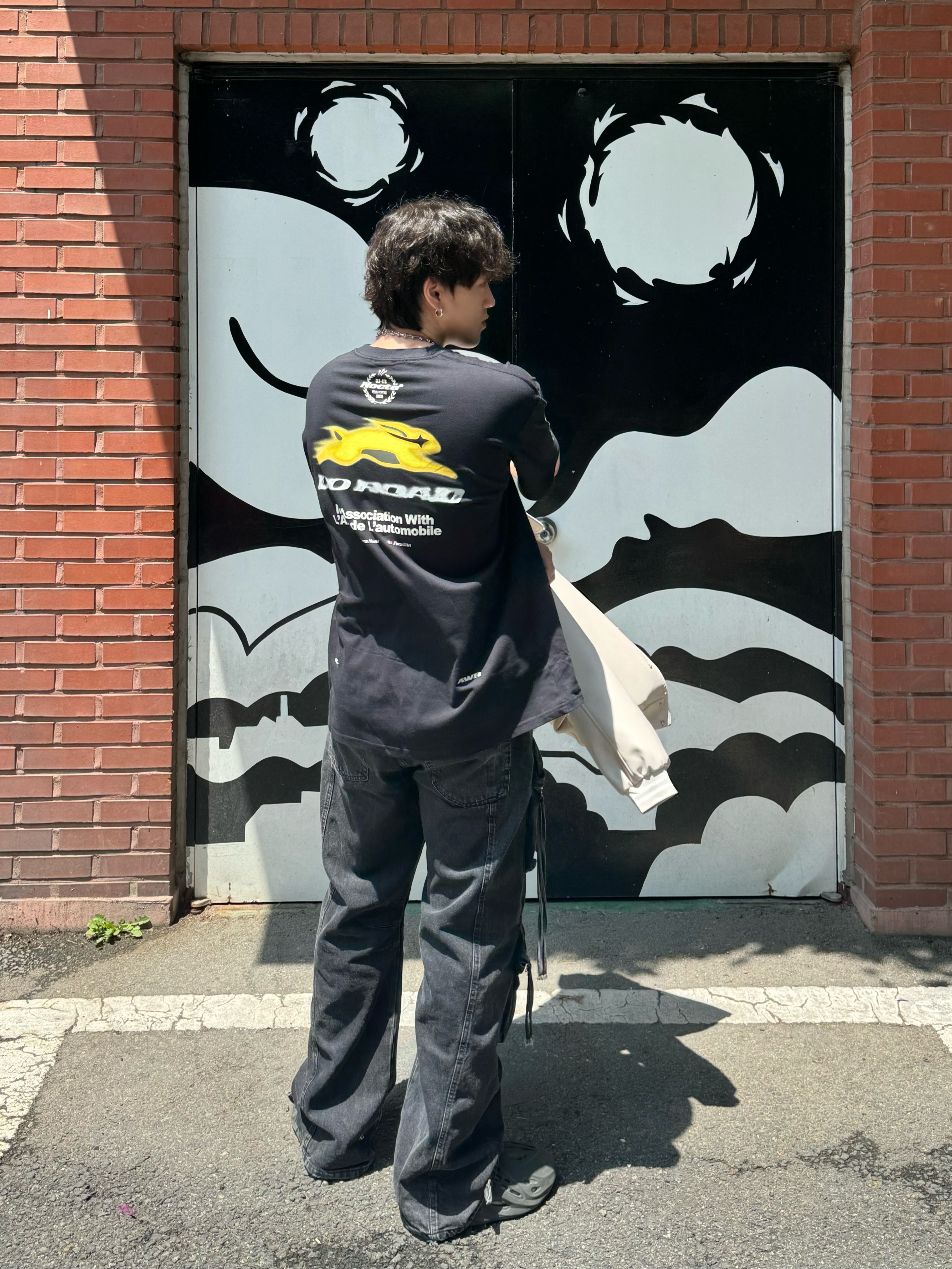 Nike x Drake Nocta x Kar L'Art De L'Automobile Burrow T-Shirt Black (FD2205-010), Adidas Yeezy Foam RNNR Onyx 착용 스타일 - 3