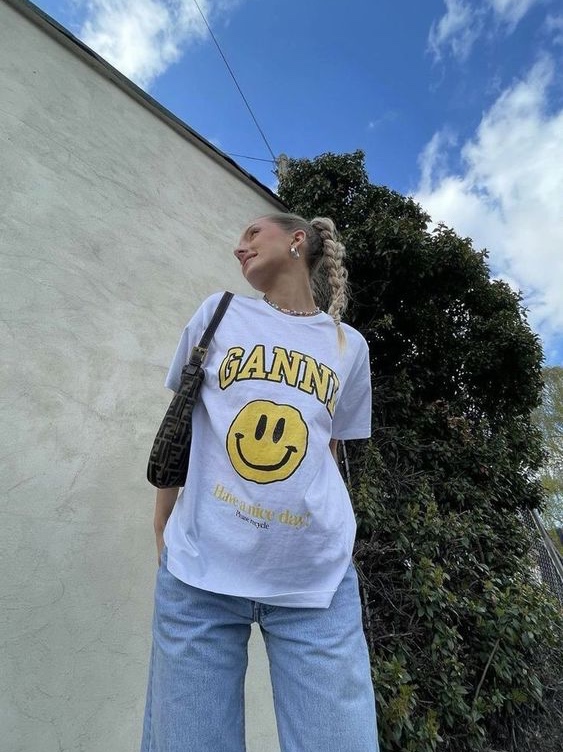 (W) Ganni Relaxed Peach T-Shirt Bright White, (W) Ganni Orange Relaxed T-Shirt Egret 착용 스타일 - 9