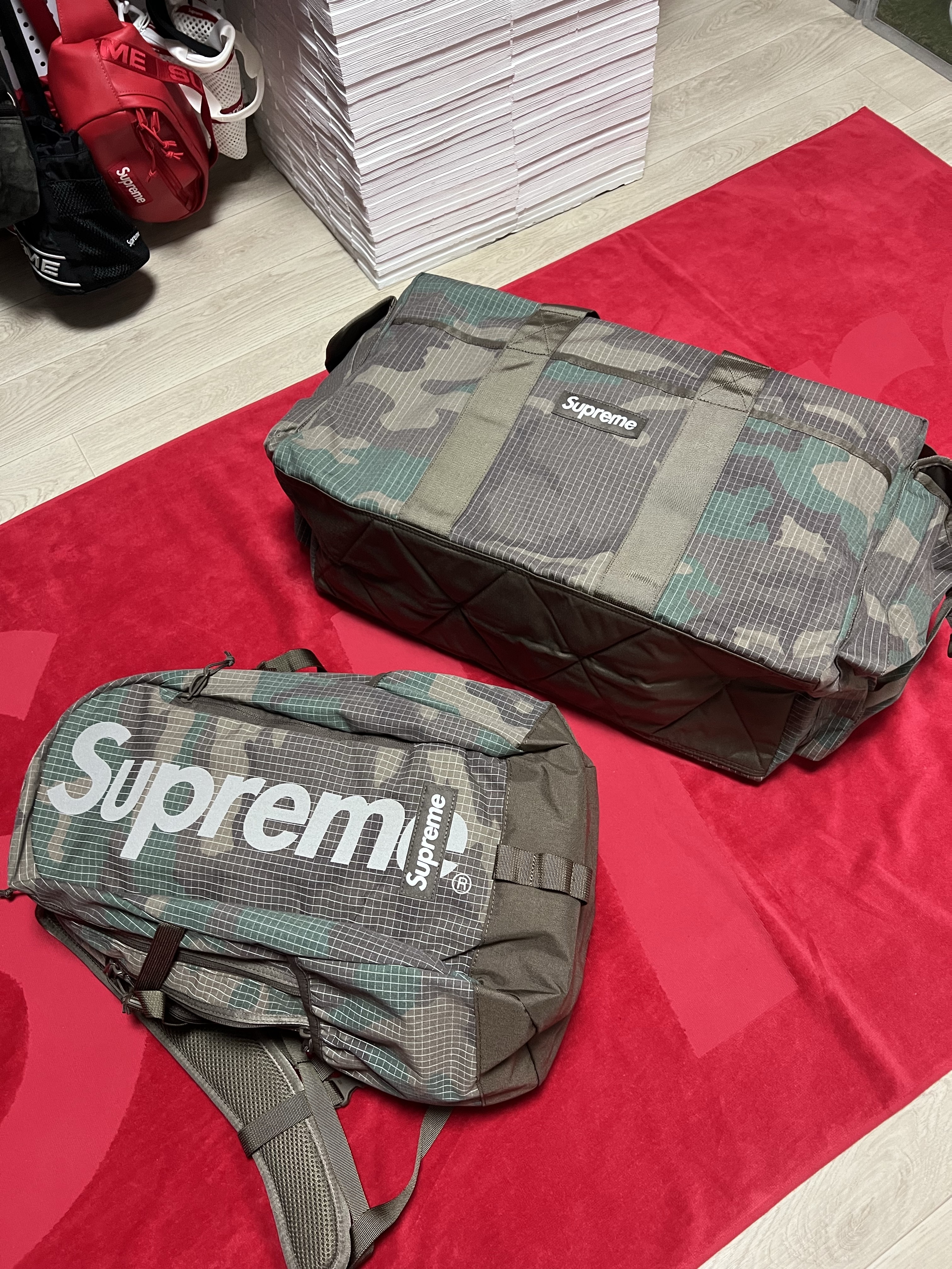Supreme West Hollywood Box Logo T-Shirt White - 23SS, Supreme x Nike Arc Corduroy 6-Panel Red Camo - 22SS 착용 스타일 - 9