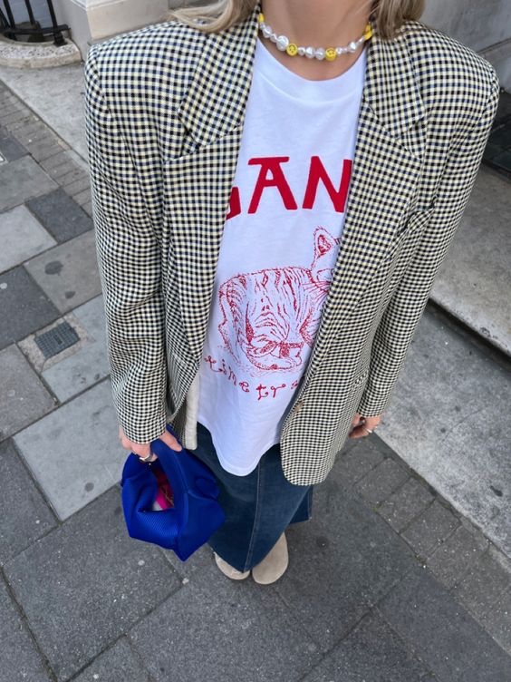 (W) Ganni Relaxed Peach T-Shirt Bright White, (W) Ganni Orange Relaxed T-Shirt Egret 착용 스타일 - 5