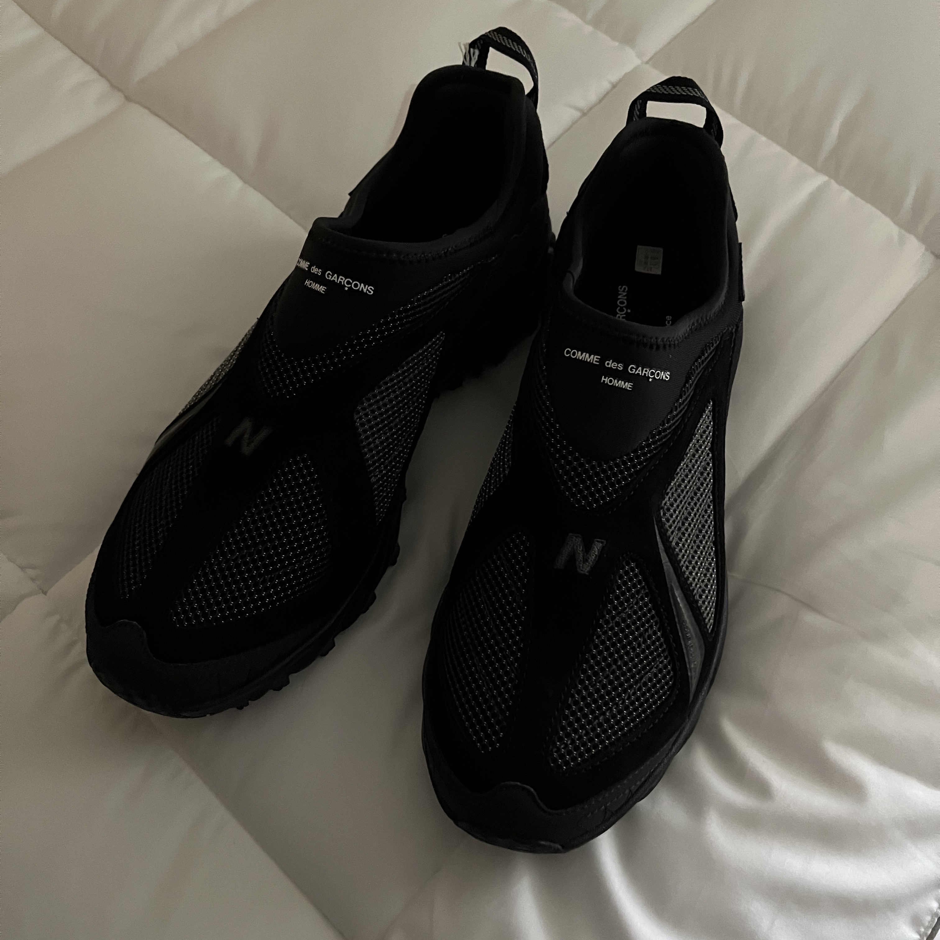 New Balance x Comme des Garcons Homme ML610S Black 착용 스타일 - 1