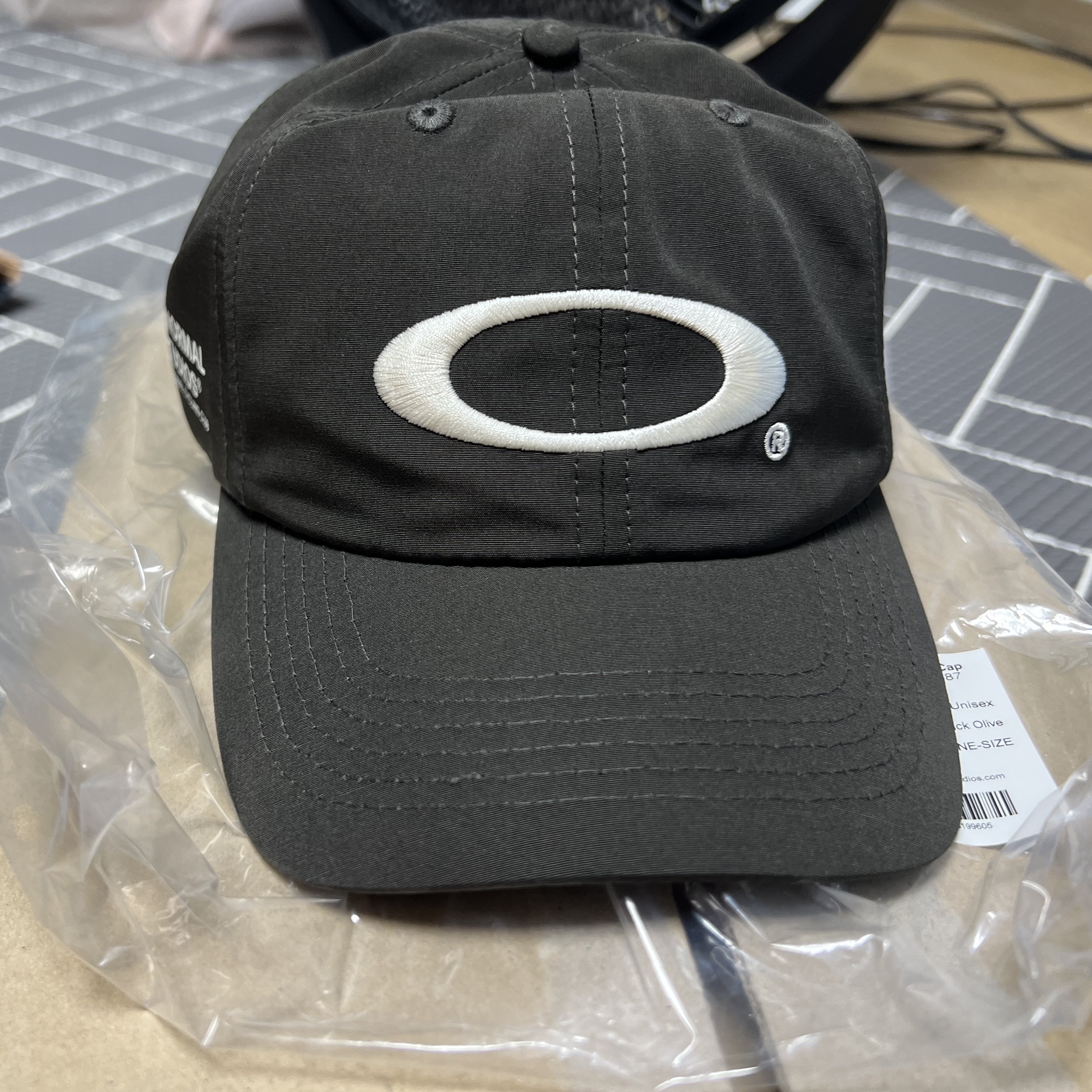 Oakley x PNS Off Race Cap Black Olive 착용 스타일