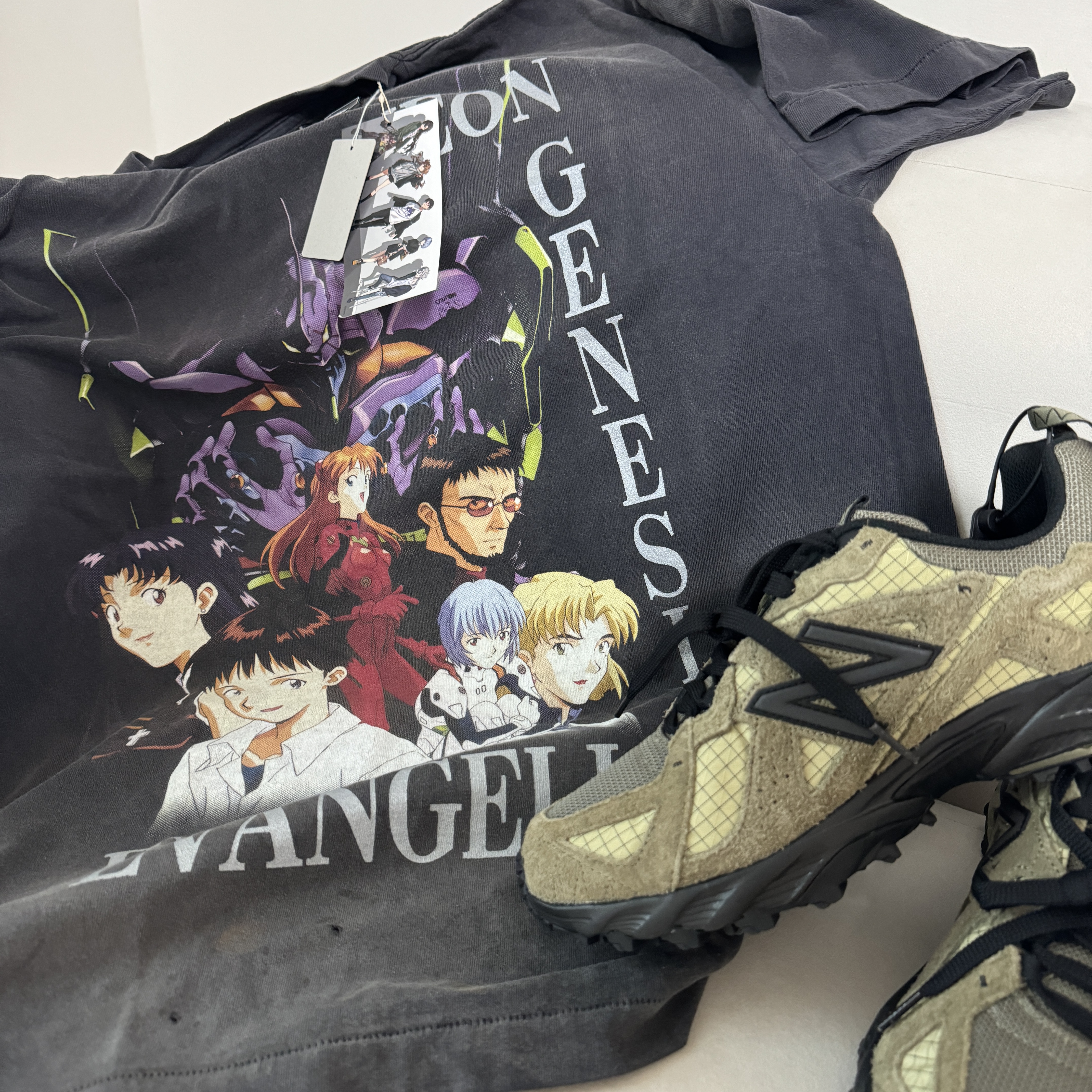 Saint Mxxxxxx x Evangelion Neon S/S T-Shirt Black, New Balance x Cayl ML610TCL Covert Green 착용 스타일