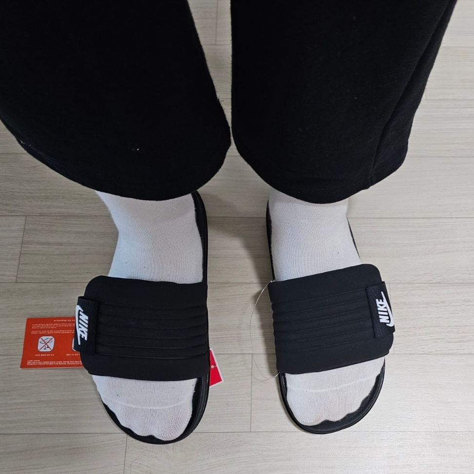 Nike Offcourt Adjust Slide Black White 착용 스타일
