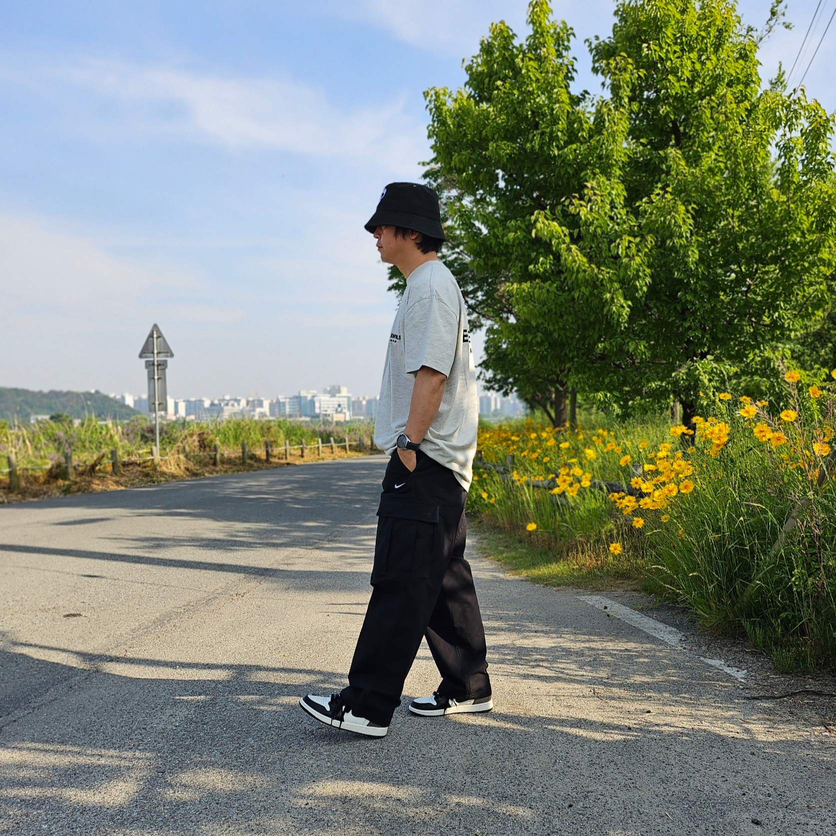 Essentials The Core Collection T-Shirt Light Oatmeal, Stussy Stock Lock Deep Bucket Hat Black 착용 스타일 - 2