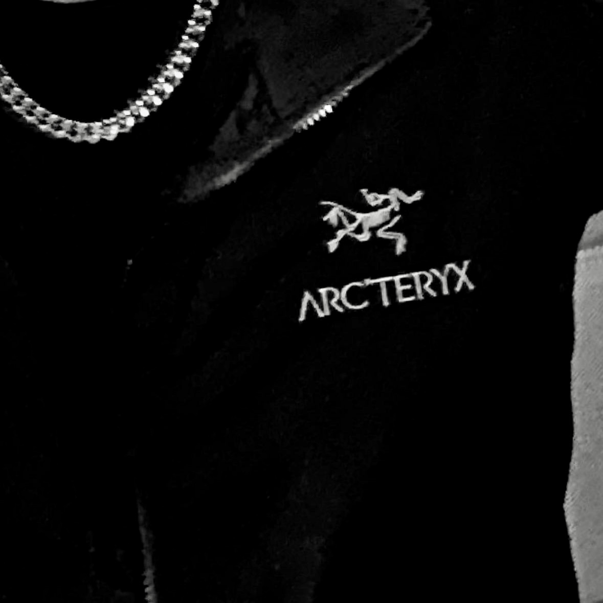 Arc'teryx Atom LT Jacket Black, Arc'teryx System A Solarium SS T-Shirt Blackite Solid 착용 스타일 - 3