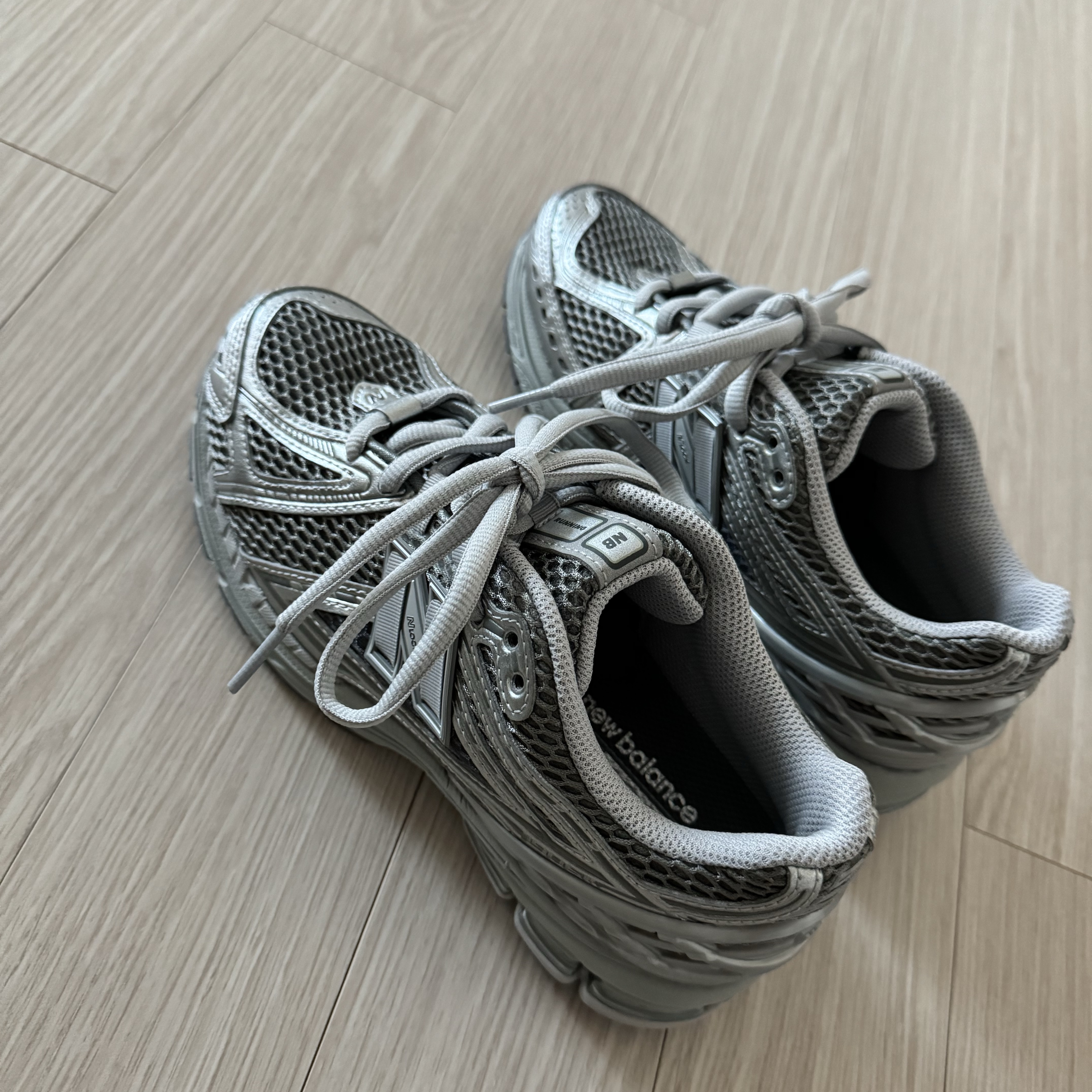 New Balance 1906R Harbor Grey Silver Metalic 착용 스타일
