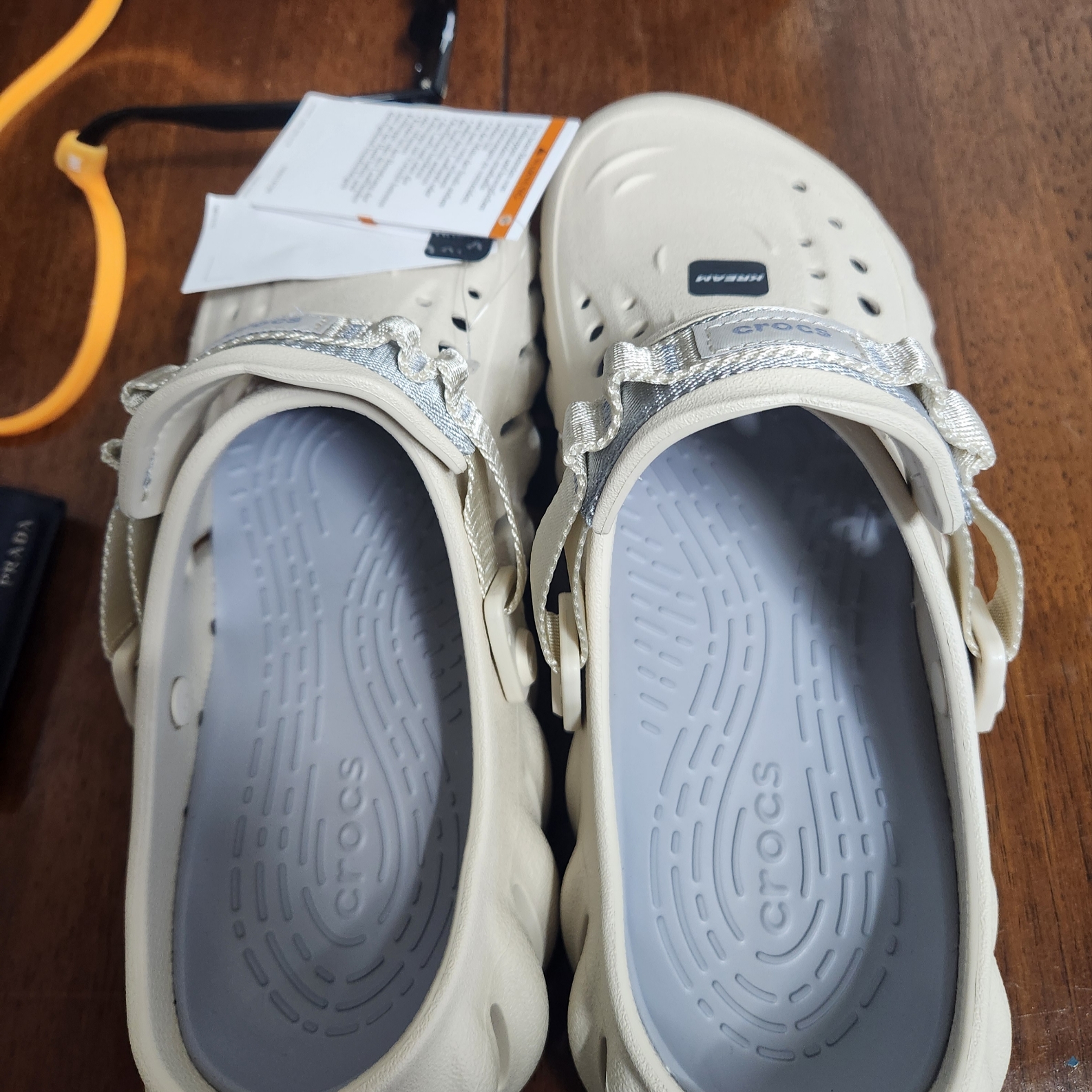 Crocs Echo Clog Stucco 착용 스타일