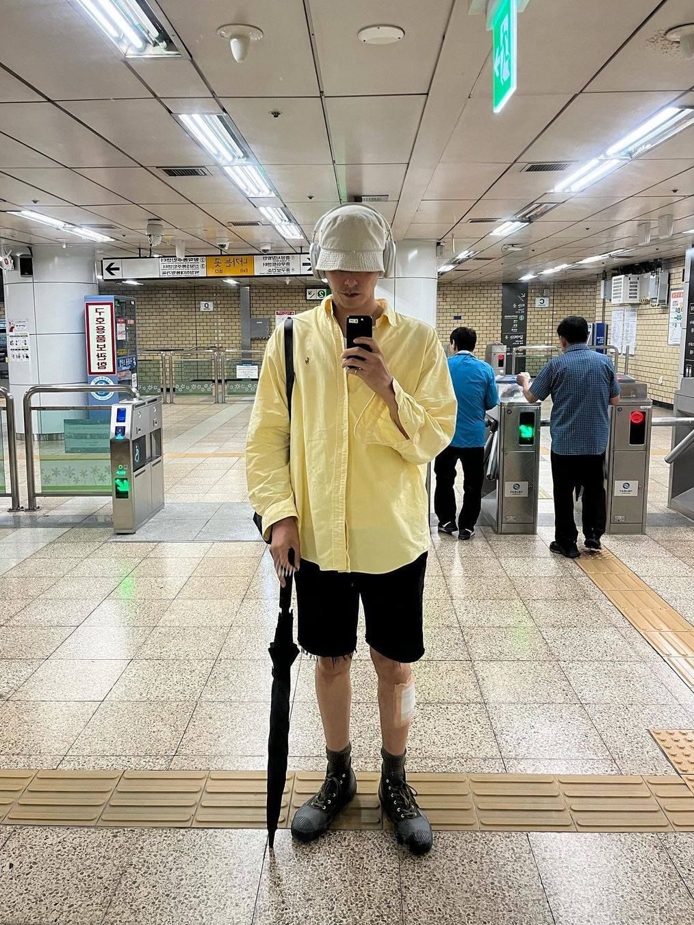Jacquemus Le Bob Gadjo Bow Bucket Hat Off White, Supreme Chino Twill Crusher Dirty Indigo - 24SS 착용 스타일 - 2
