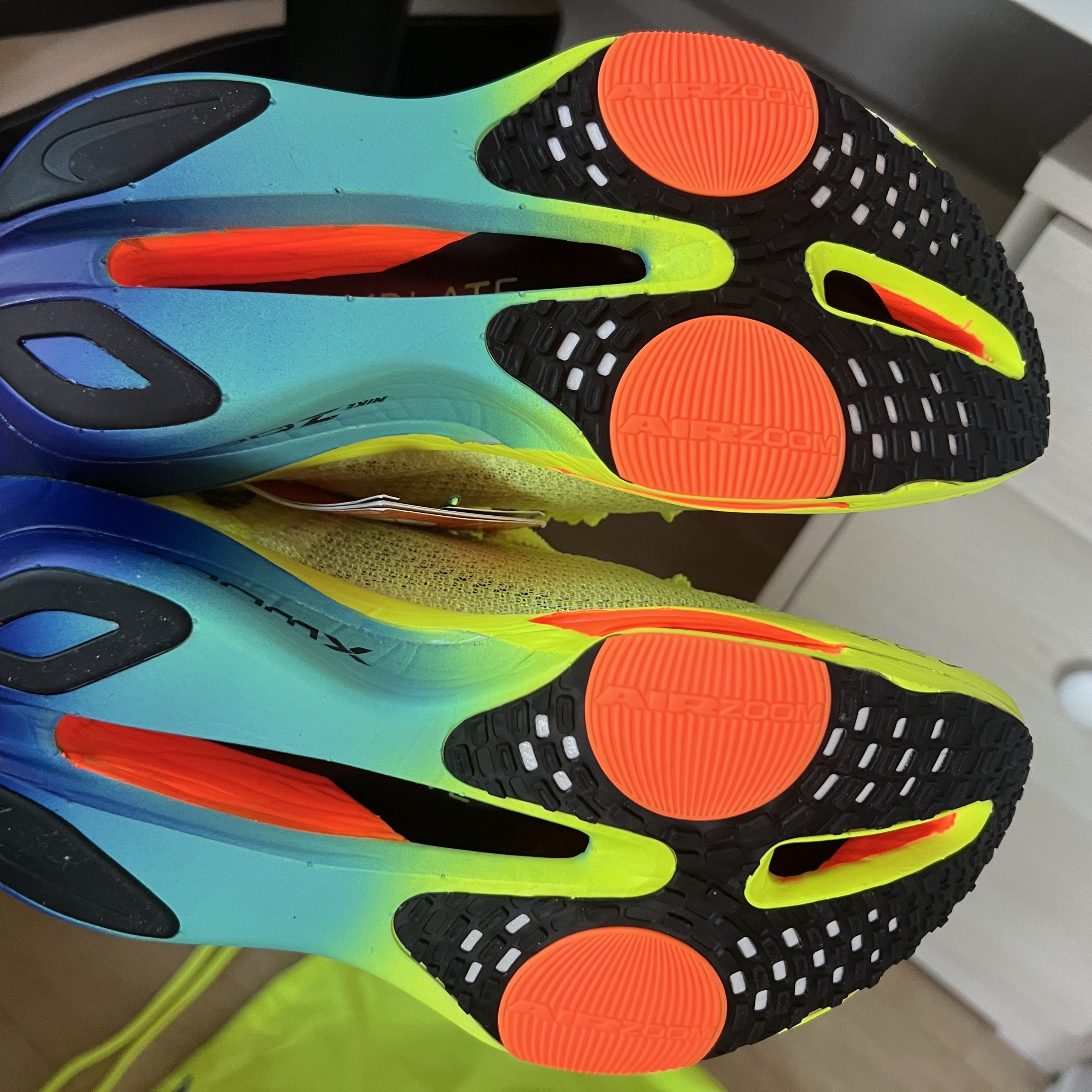 Nike Air Zoom Alphafly Next% 3 Volt 착용 스타일 - 4
