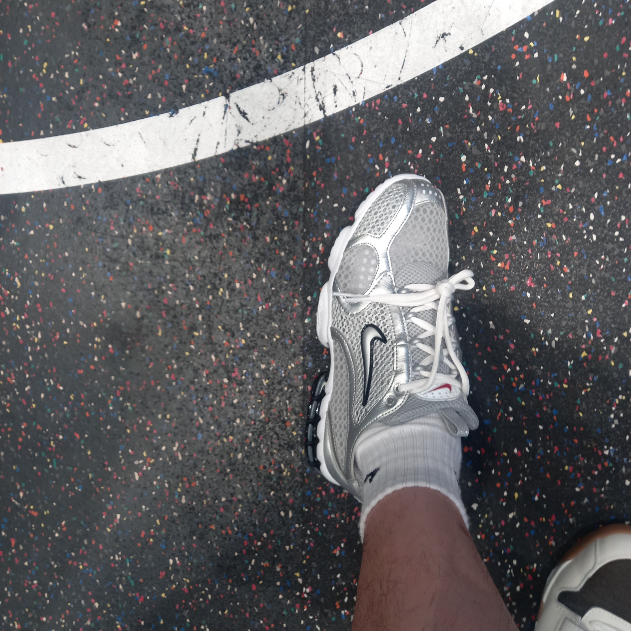 Nike Air Zoom Spiridon Cage 2 Metallic Silver 착용 스타일 - 4