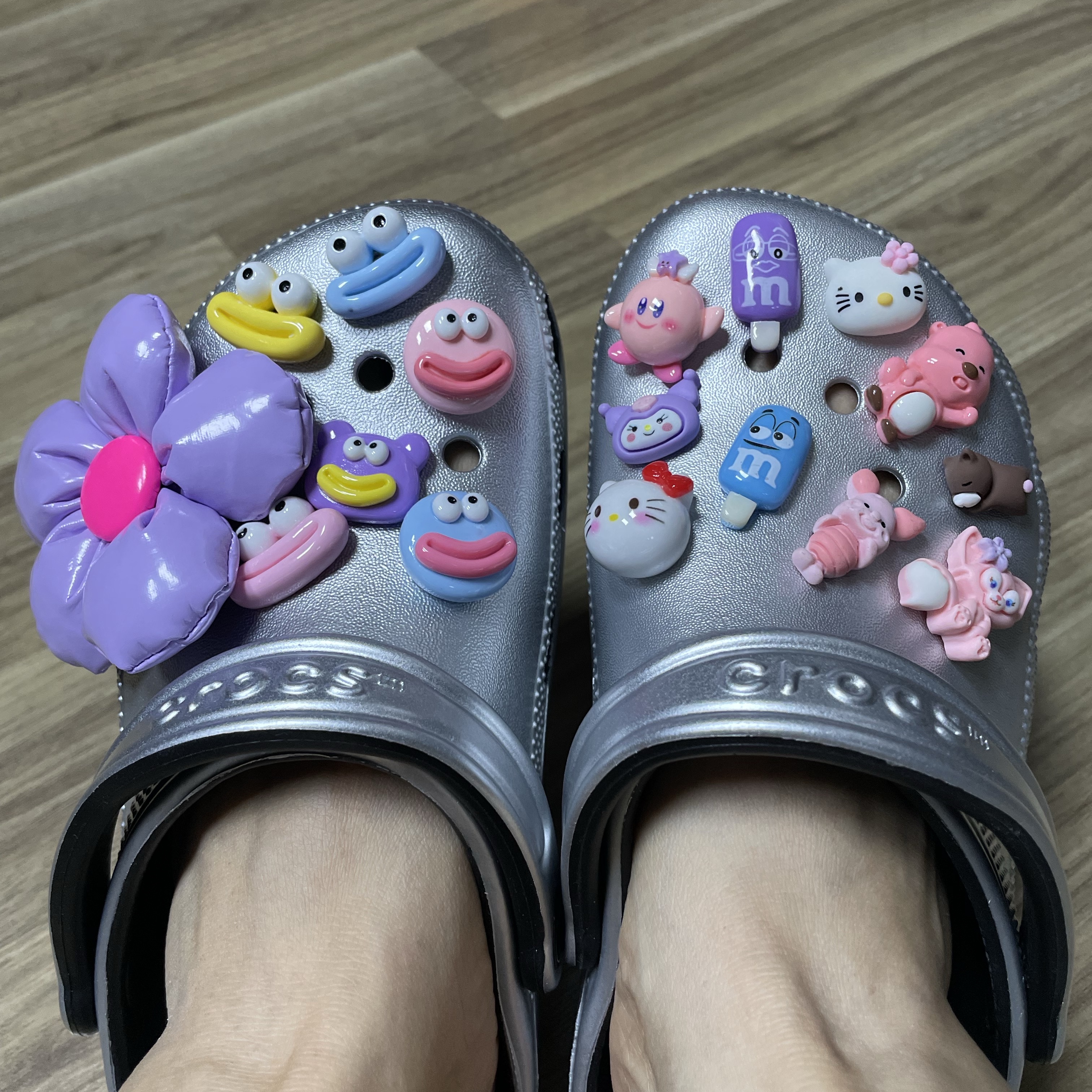 Crocs Classic Metallic Clog Silver 착용 스타일