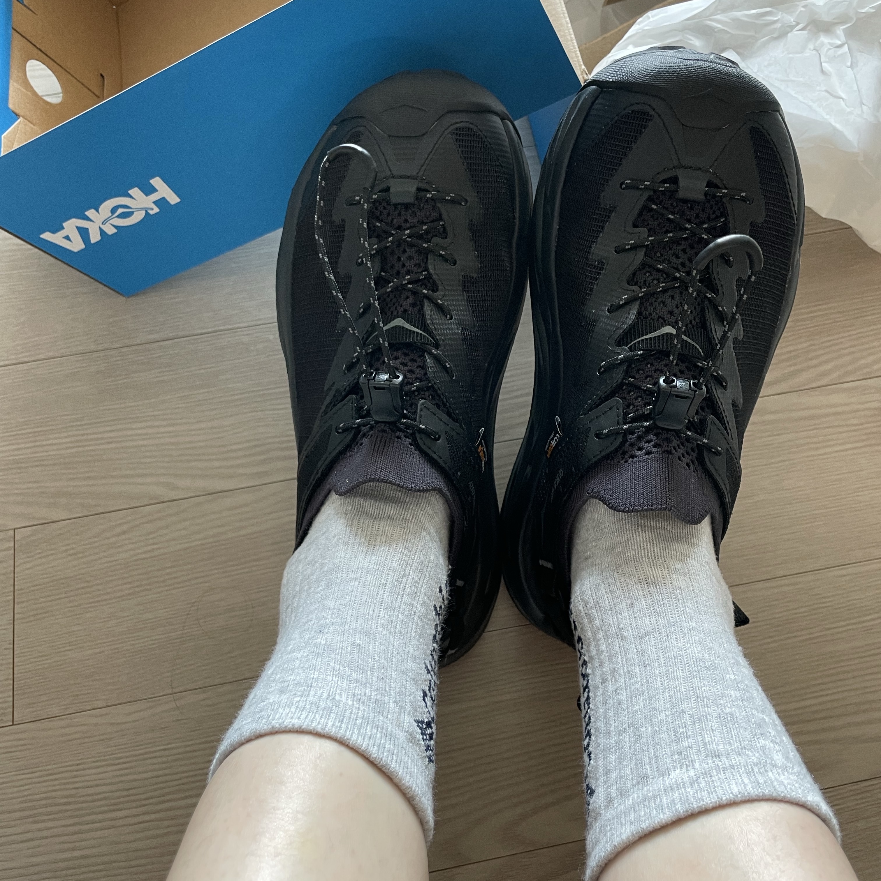 (W) Hoka Hopara 2 Black 착용 스타일 - 4