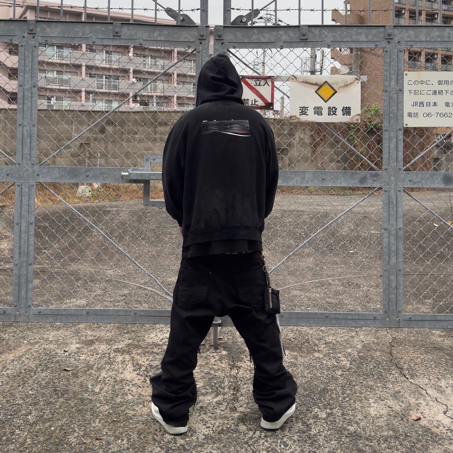 Balenciaga Gaffer Zip-Up Hoodie Small Fit Black 착용 스타일 - 2