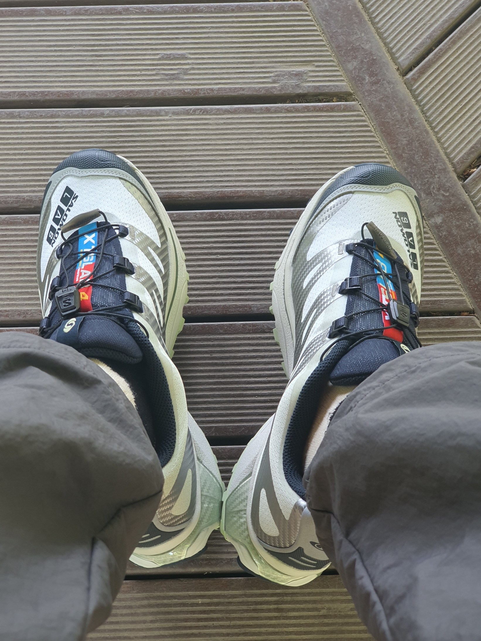 Salomon XT-4 OG Carbon Celadon Green 착용 스타일 - 2