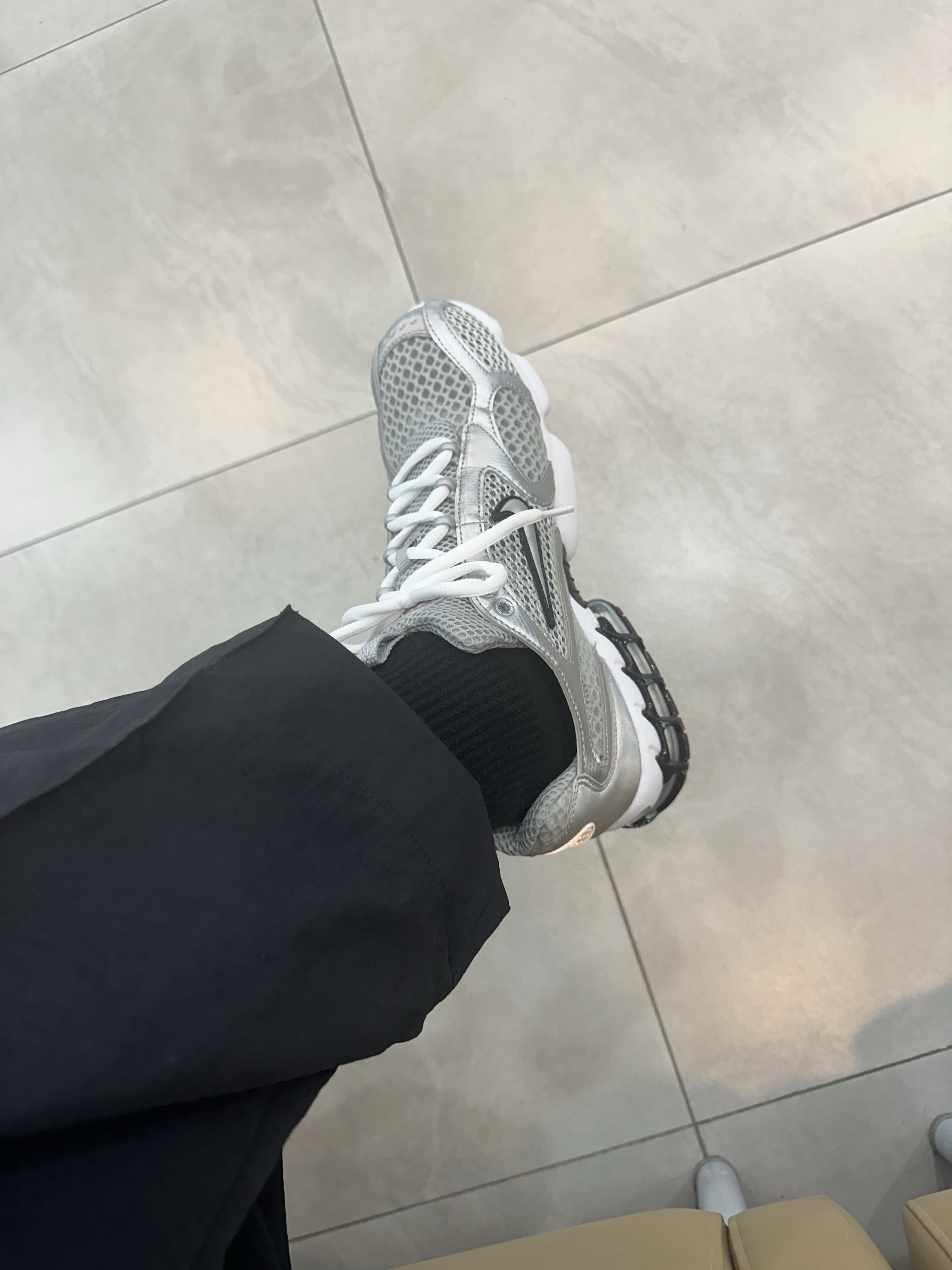Nike Air Zoom Spiridon Cage 2 Metallic Silver 착용 스타일 - 1