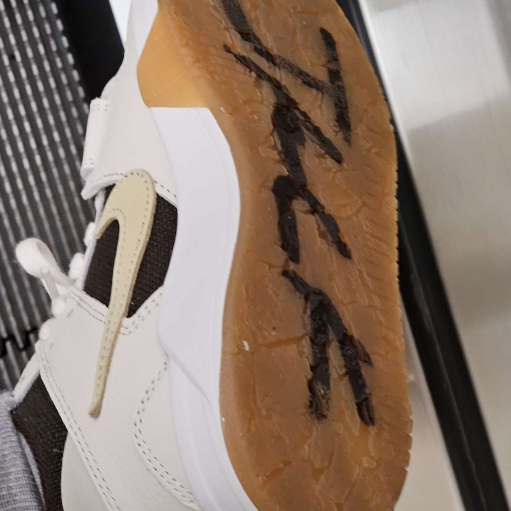 Jordan x Travis Scott Jumpman Jack TR Sail and Dark Mocha 착용 스타일