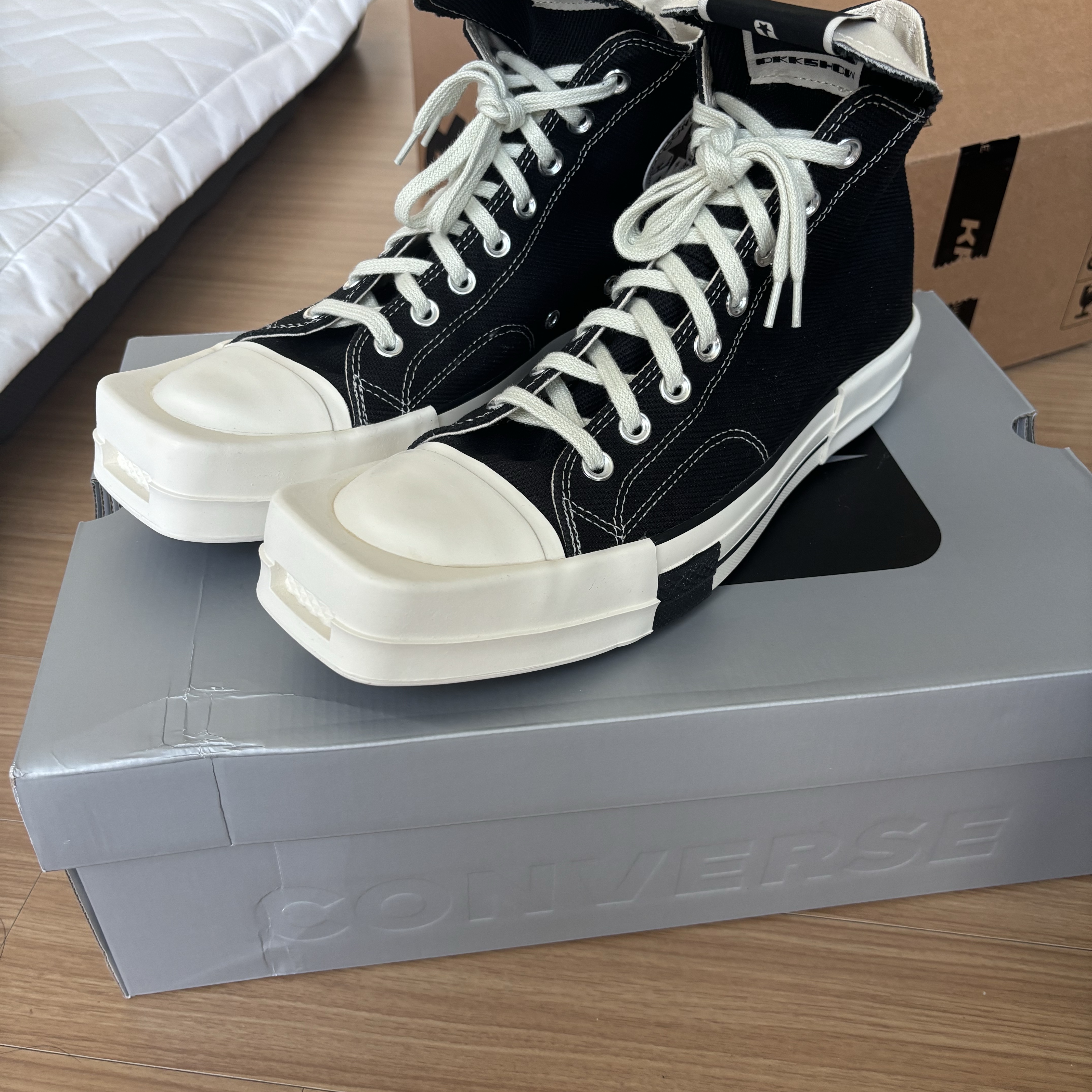 Converse x Drkshdw Turbodrk Chuck 70 Hi Black, Diesel C-Seymon Treated Denim Baseball Cap Blue White 착용 스타일 - 3