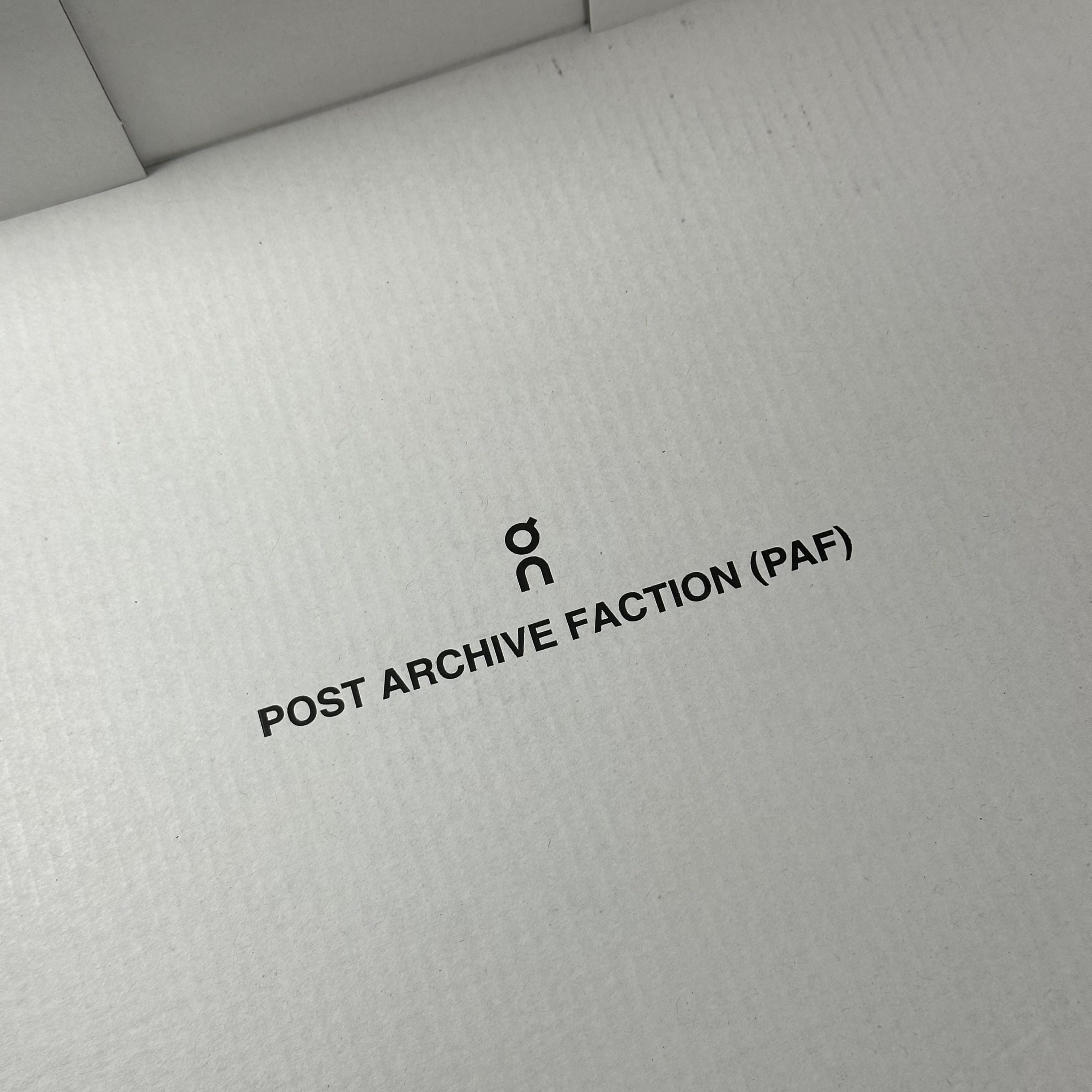 On Running x Post Archive Faction (Paf) Cloudmonster 2 Black Magnet 착용 스타일 - 1