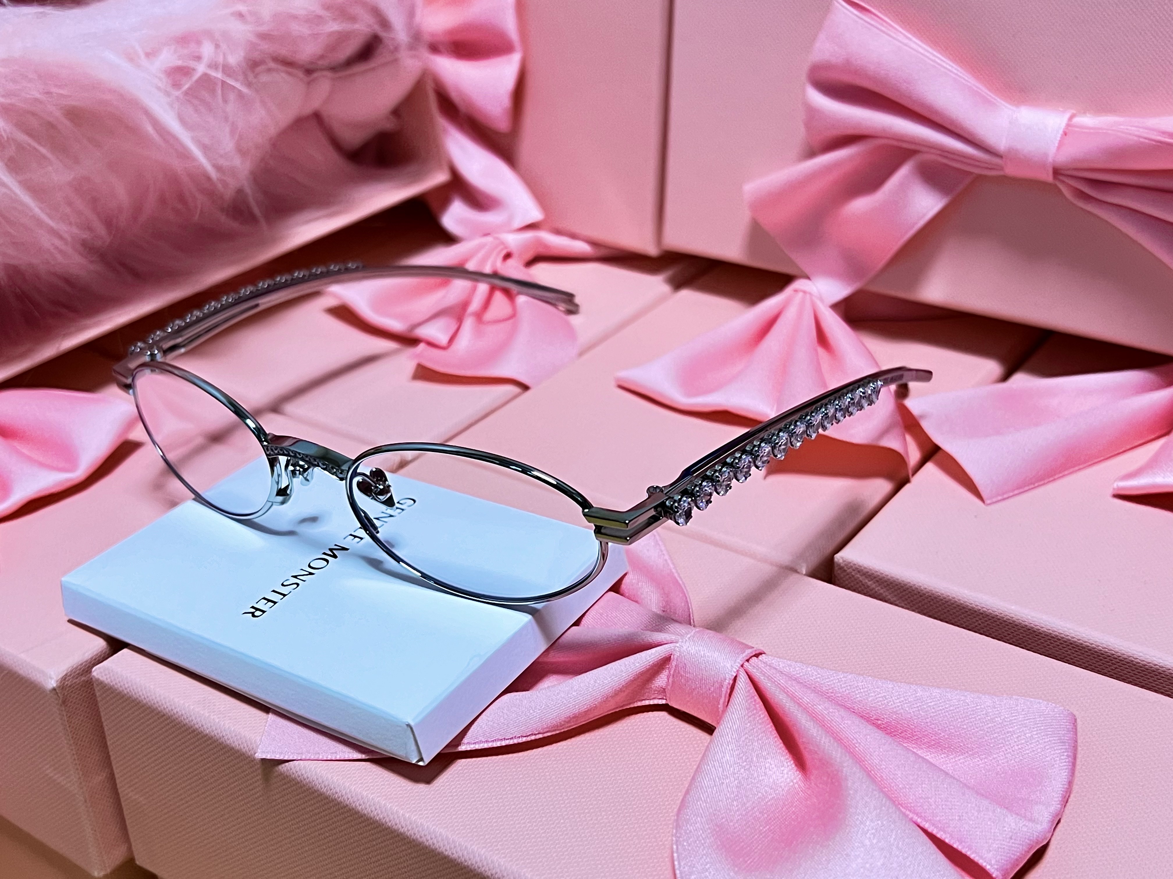 Gentle Monster x Jennie Jentle Salon Barrette 02 Silver Metal Clear 착용 스타일 - 2