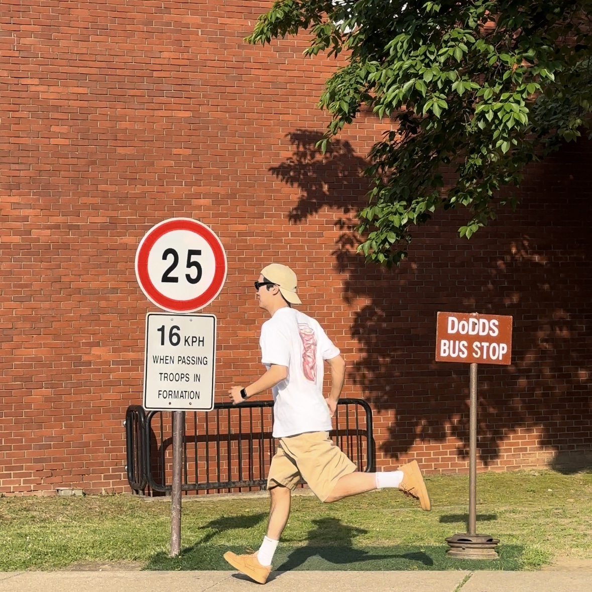 Stussy Soda Can T-Shirt White, Nike Air Force 1 '07 WB Flax 착용 스타일 - 1