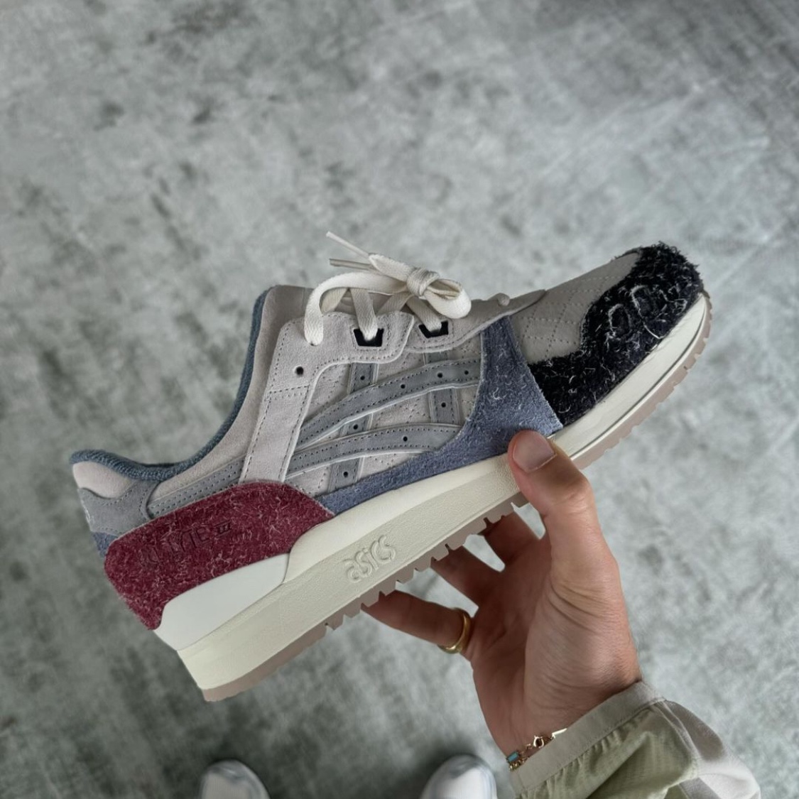 Adidas x Clarks x Ronnie Fieg 8th Street Samba Chalk White Collegiate Green, Adidas x Kith Indoor Super Gum 착용 스타일 - 3