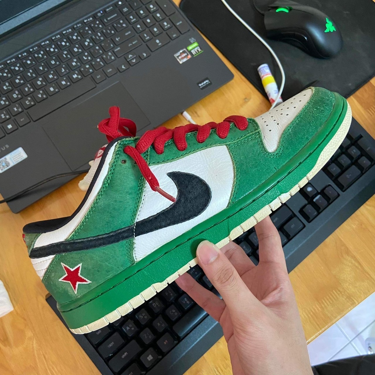 Nike SB Dunk Low Heineken 착용 스타일 - 7