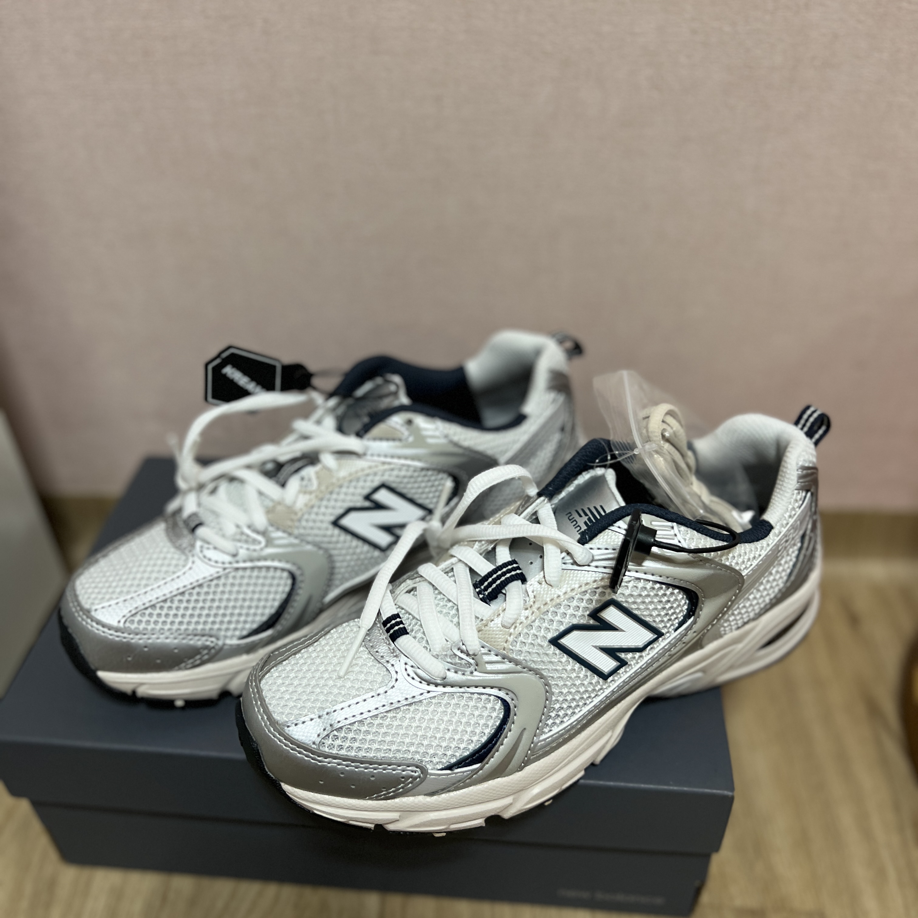 New Balance 530 Steel Grey 착용 스타일