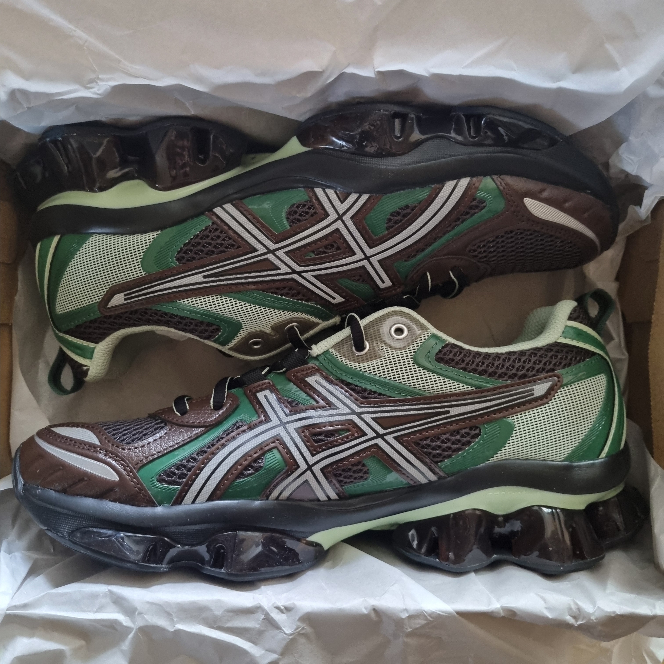 Asics Gel-Quantum Kinetic Dark Sepia Shamrock Green 착용 스타일