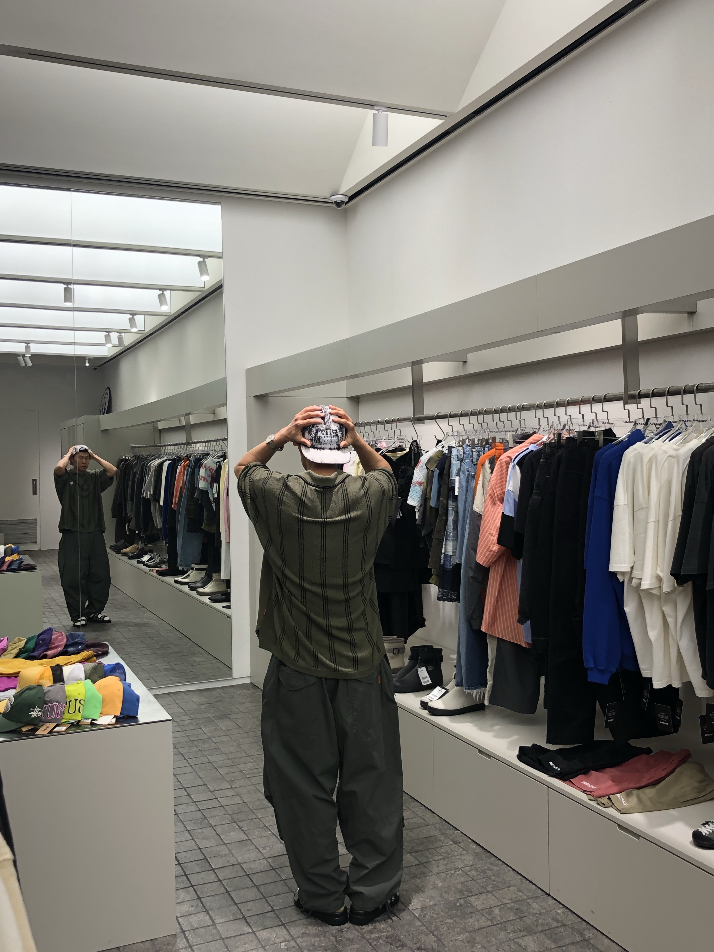 Tightbooth Balloon Pants Olive, Tightbooth Stripe Knit Polo Olive 착용 스타일 - 1