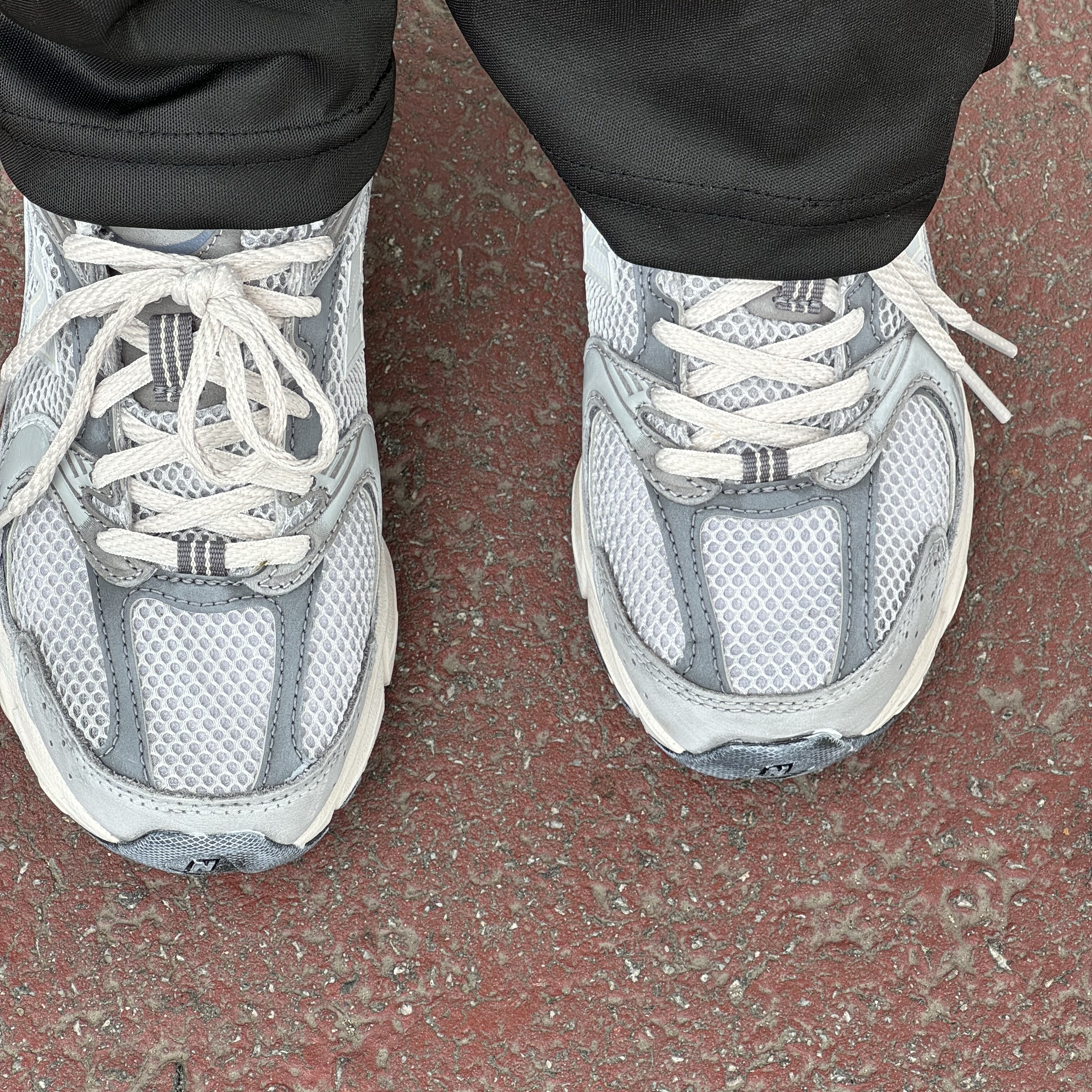 New Balance 530 Premium Vintage Grey Matter 착용 스타일