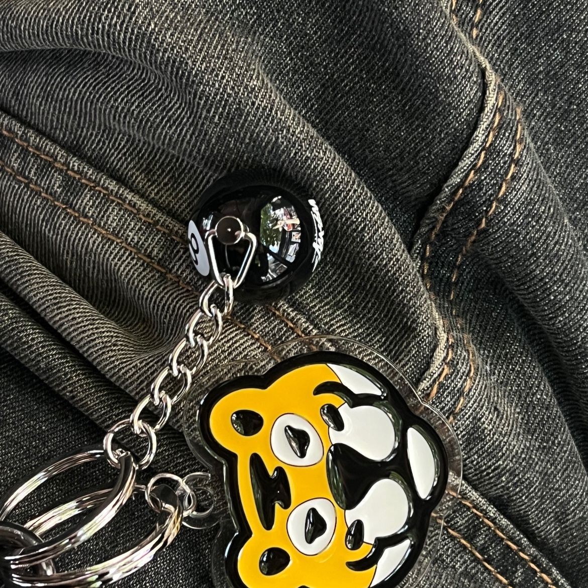 Stussy 8 Ball Keychain Black, Human Made Acrylic Animal Keyring Yellow 착용 스타일 - 2