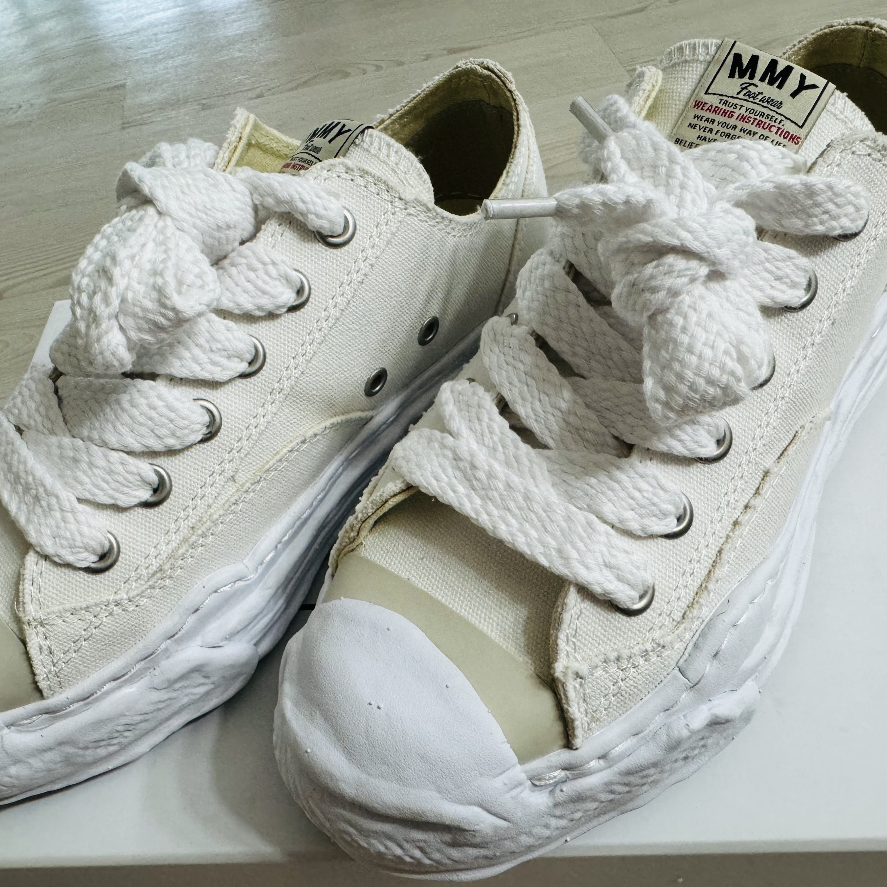Maison Mihara Yasuhiro Hank OG Sole Canvas Low-top Sneakers White 착용 스타일