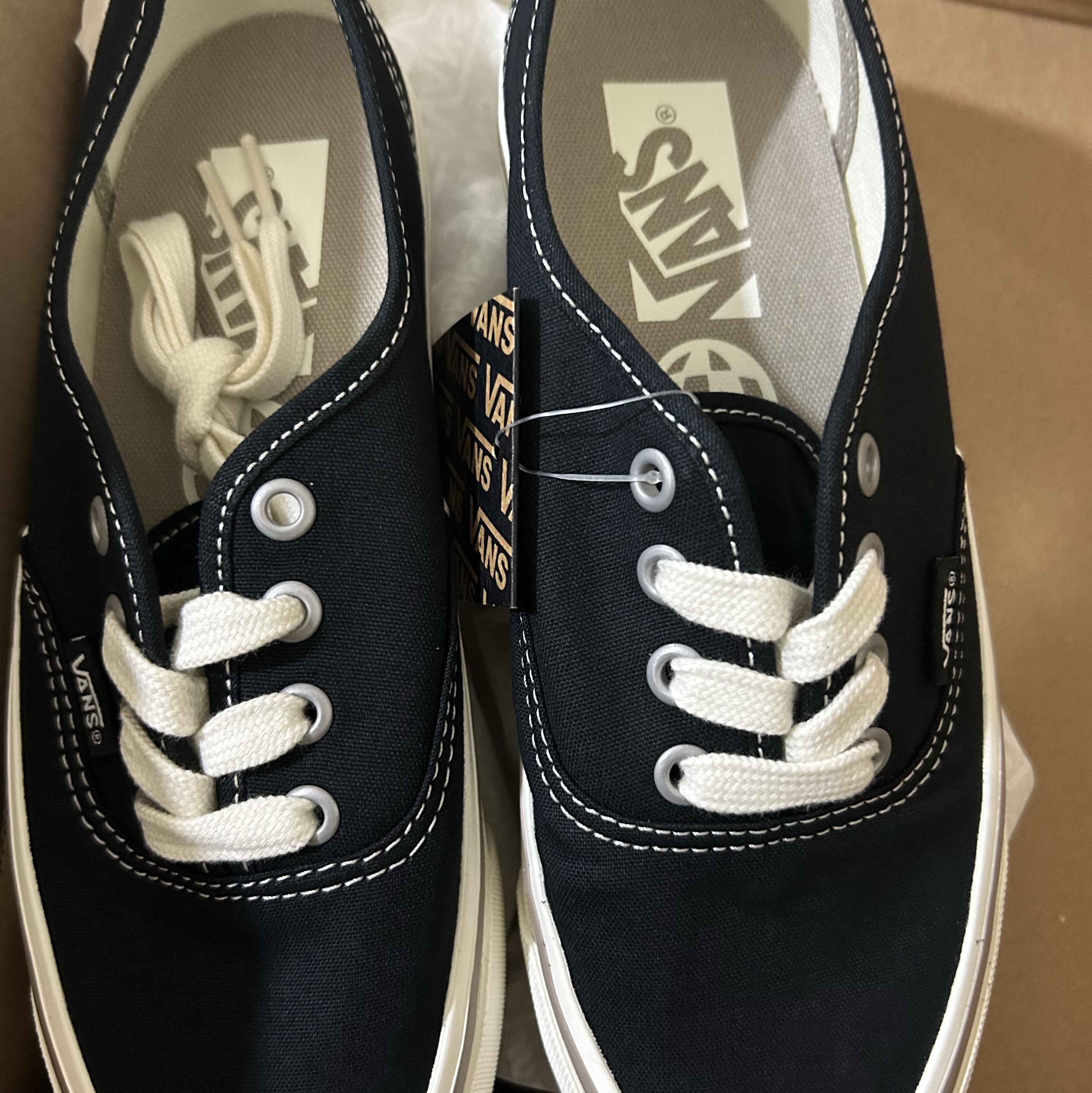 Vans Authentic Reissue 44 Black 착용 스타일