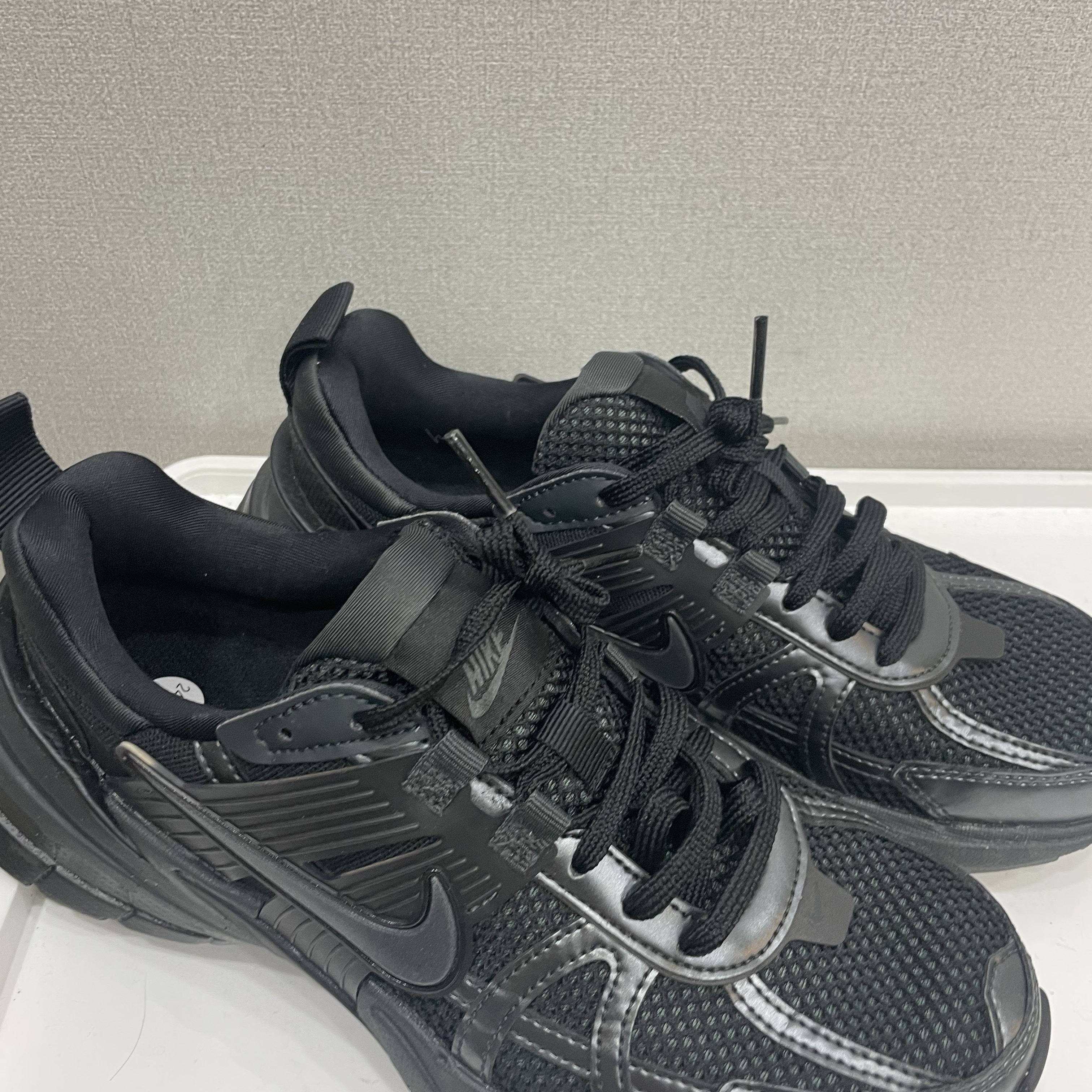Nike V2K Run Black Anthracite 착용 스타일