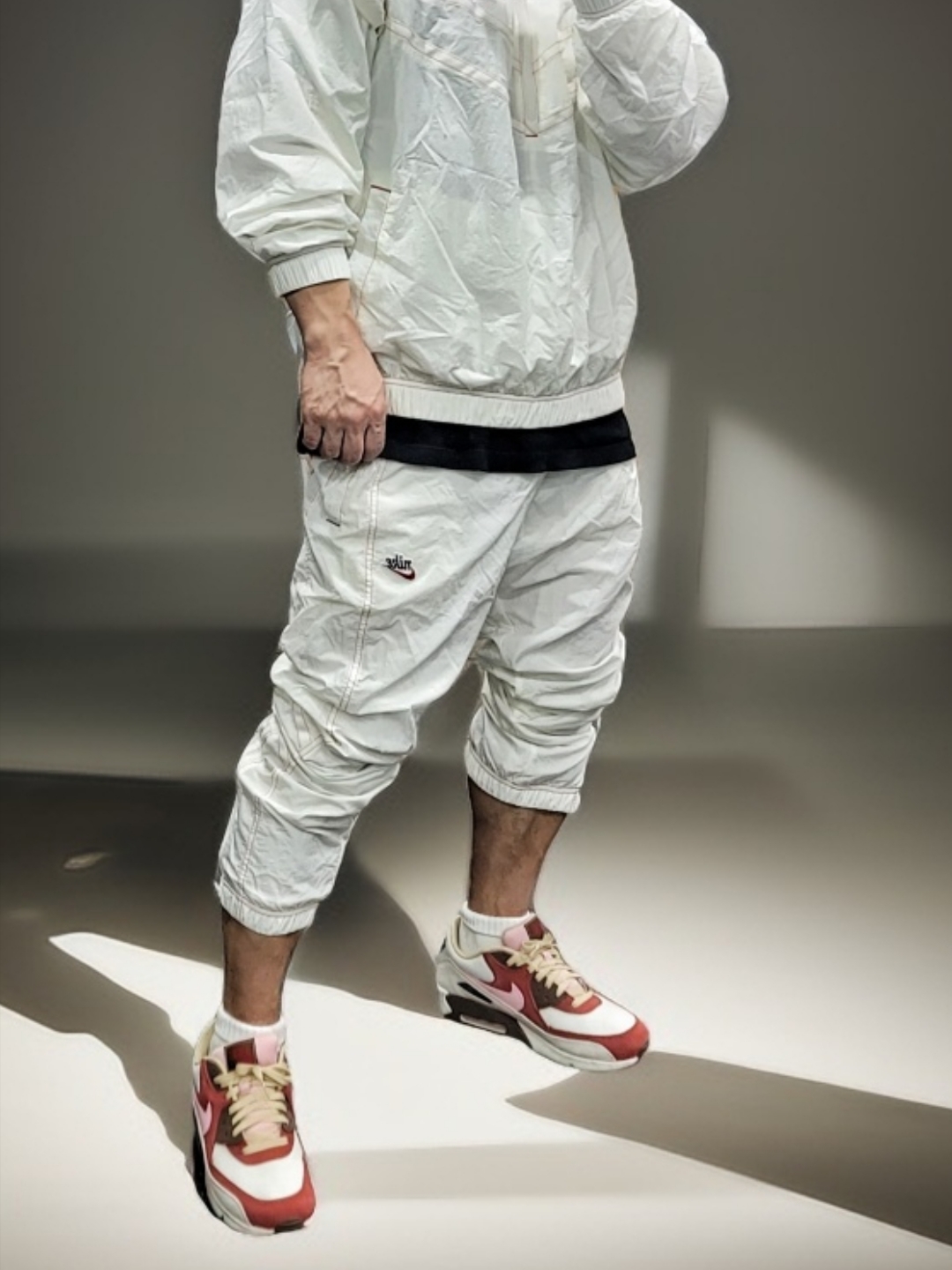 Nike NSW Windrunner SW5 Sail University Red - Asia, Nike NSW Windrunner Lined Woven SW5 Pants Black - Asia 착용 스타일 - 1