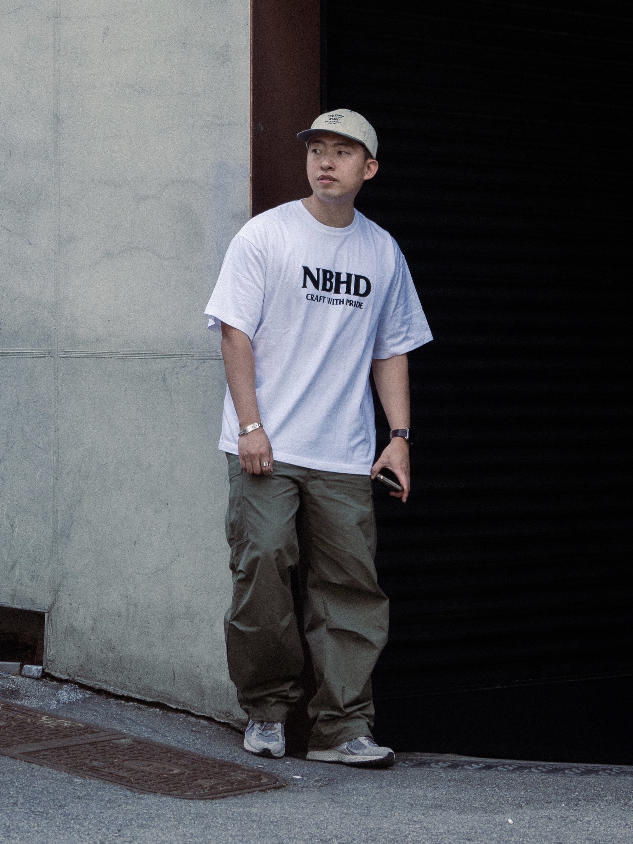 New Balance 2002R Grey 착용 스타일 - 1