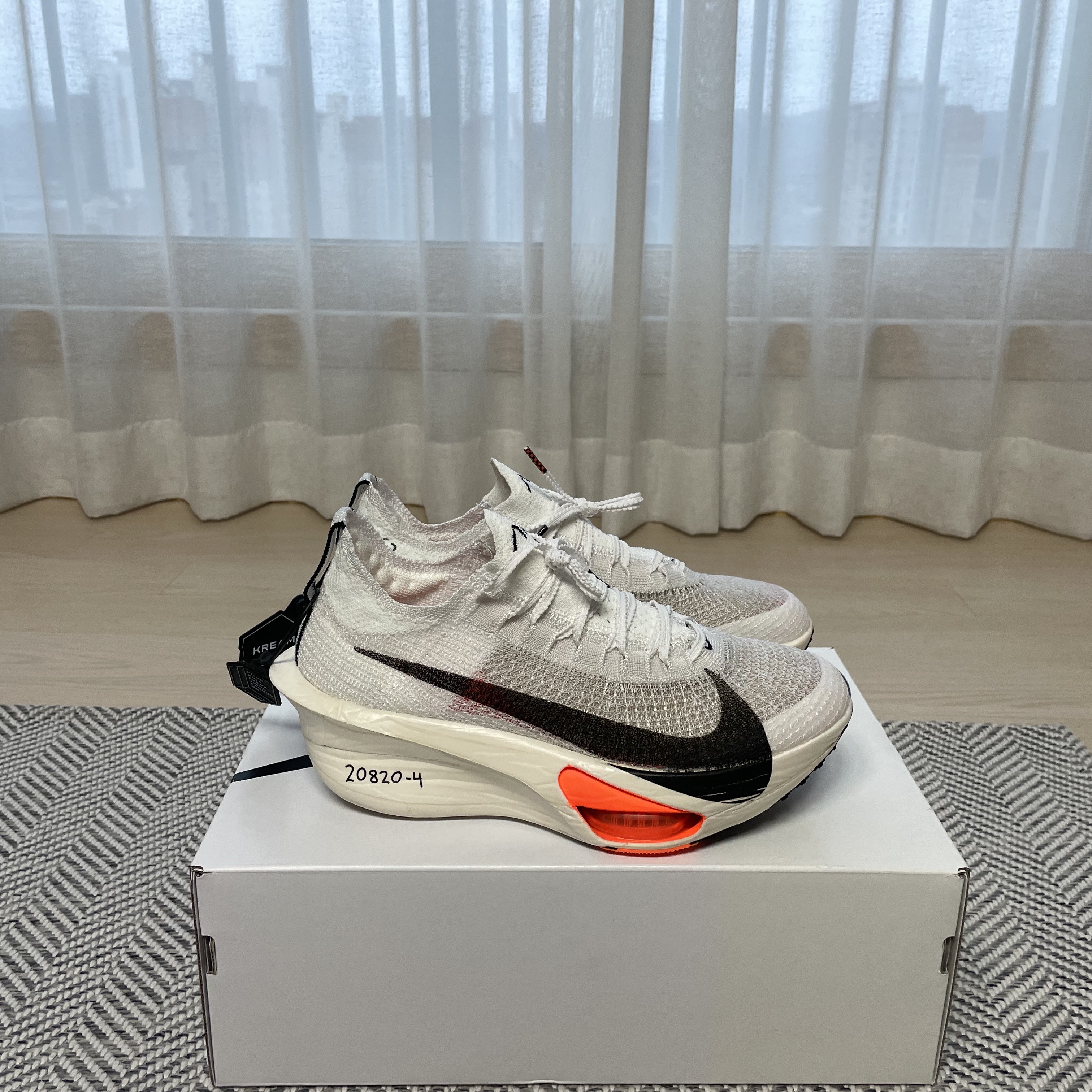 Nike Air Zoom Alphafly Next% 3 Proto White Total Orange 착용 스타일