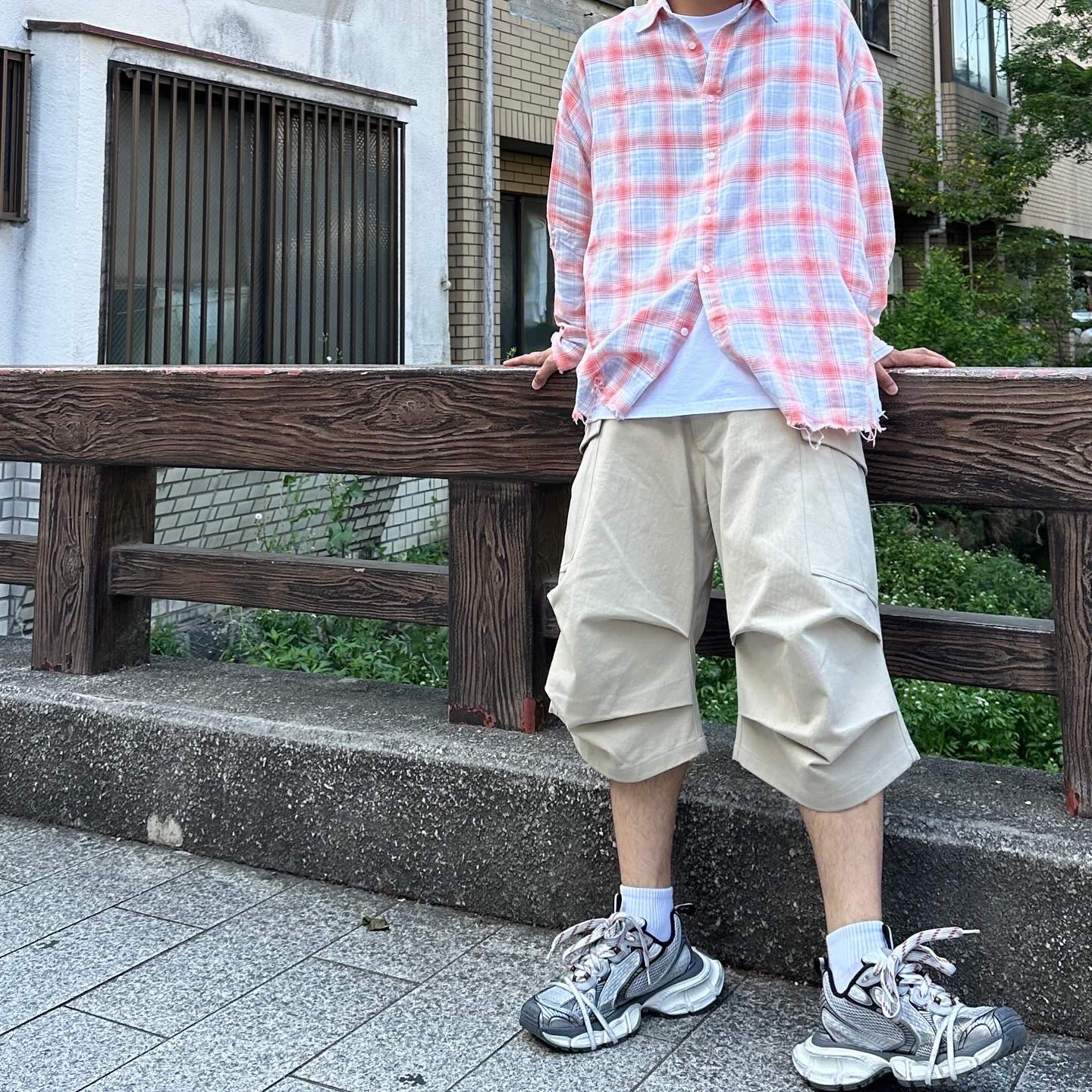 Balenciaga 3XL Sneakers Grey White Red, Nonnod Side Cargo Shorts Beige 착용 스타일 - 1