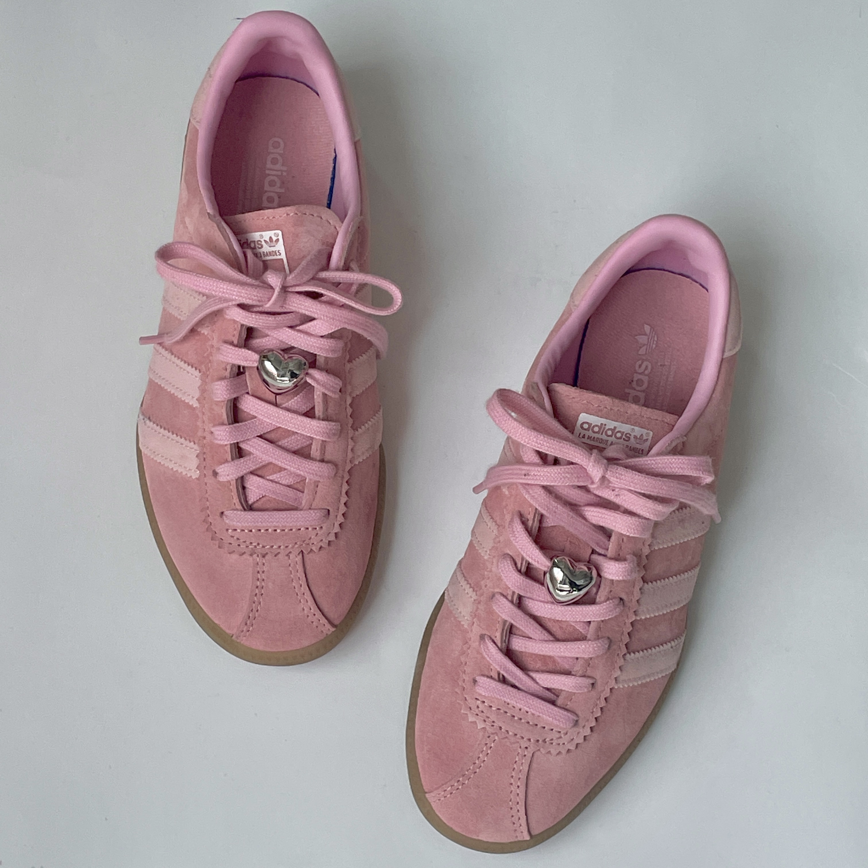 Adidas Bermuda Glow Pink 착용 스타일 - 2