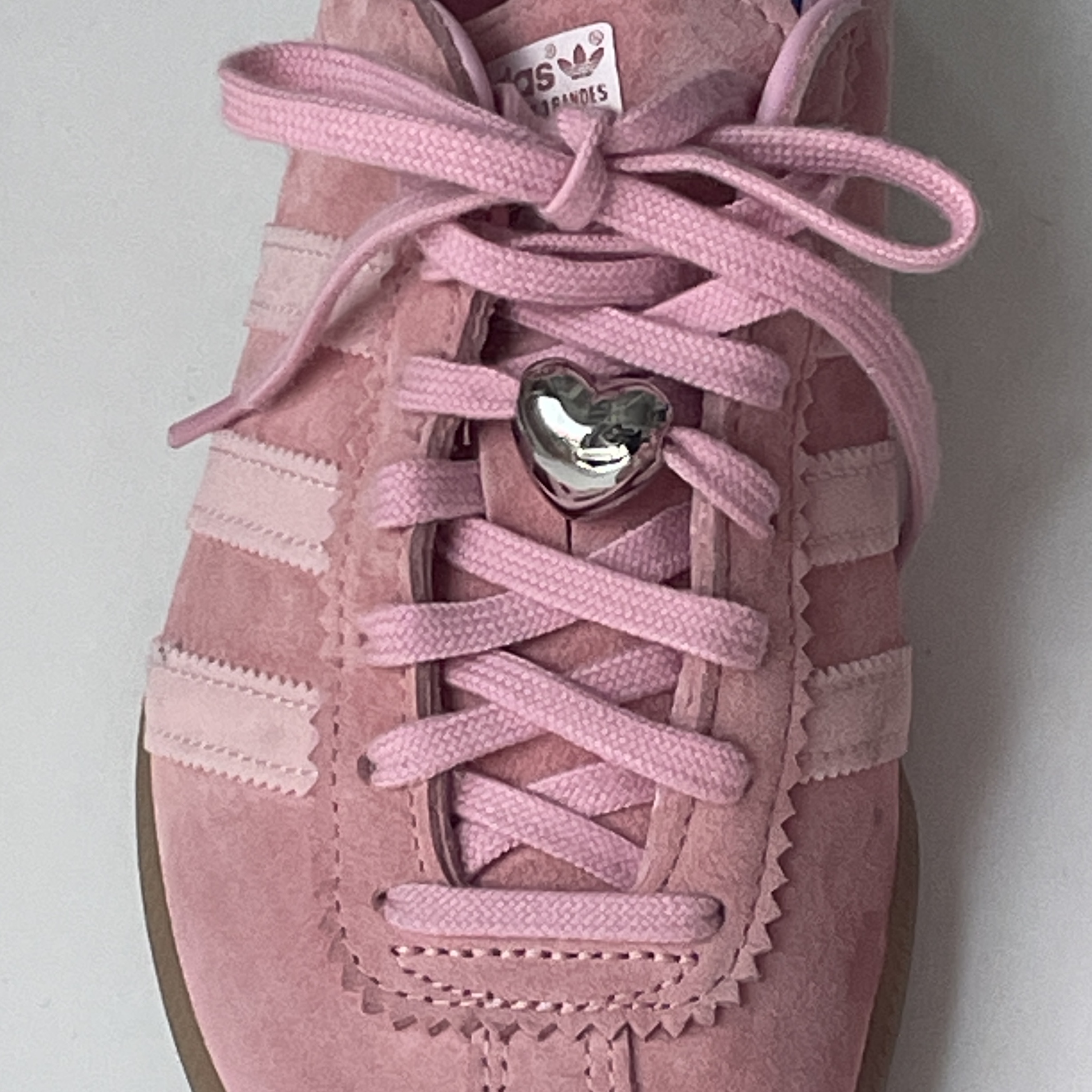 Adidas Bermuda Glow Pink 착용 스타일 - 3