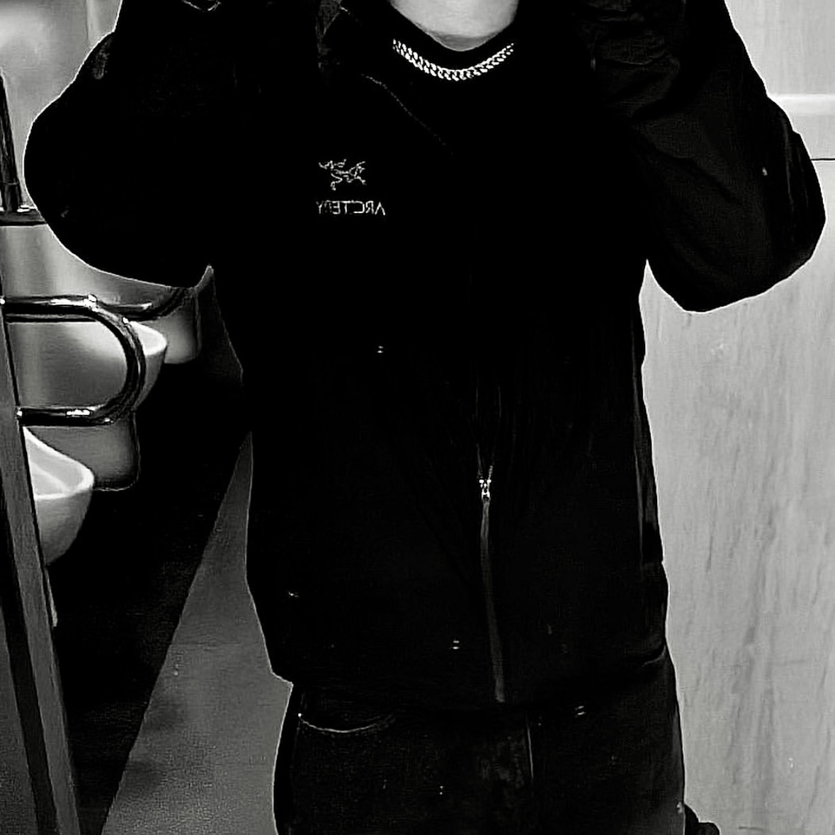 Arc'teryx Atom LT Jacket Black, Arc'teryx System A Solarium SS T-Shirt Blackite Solid 착용 스타일 - 2